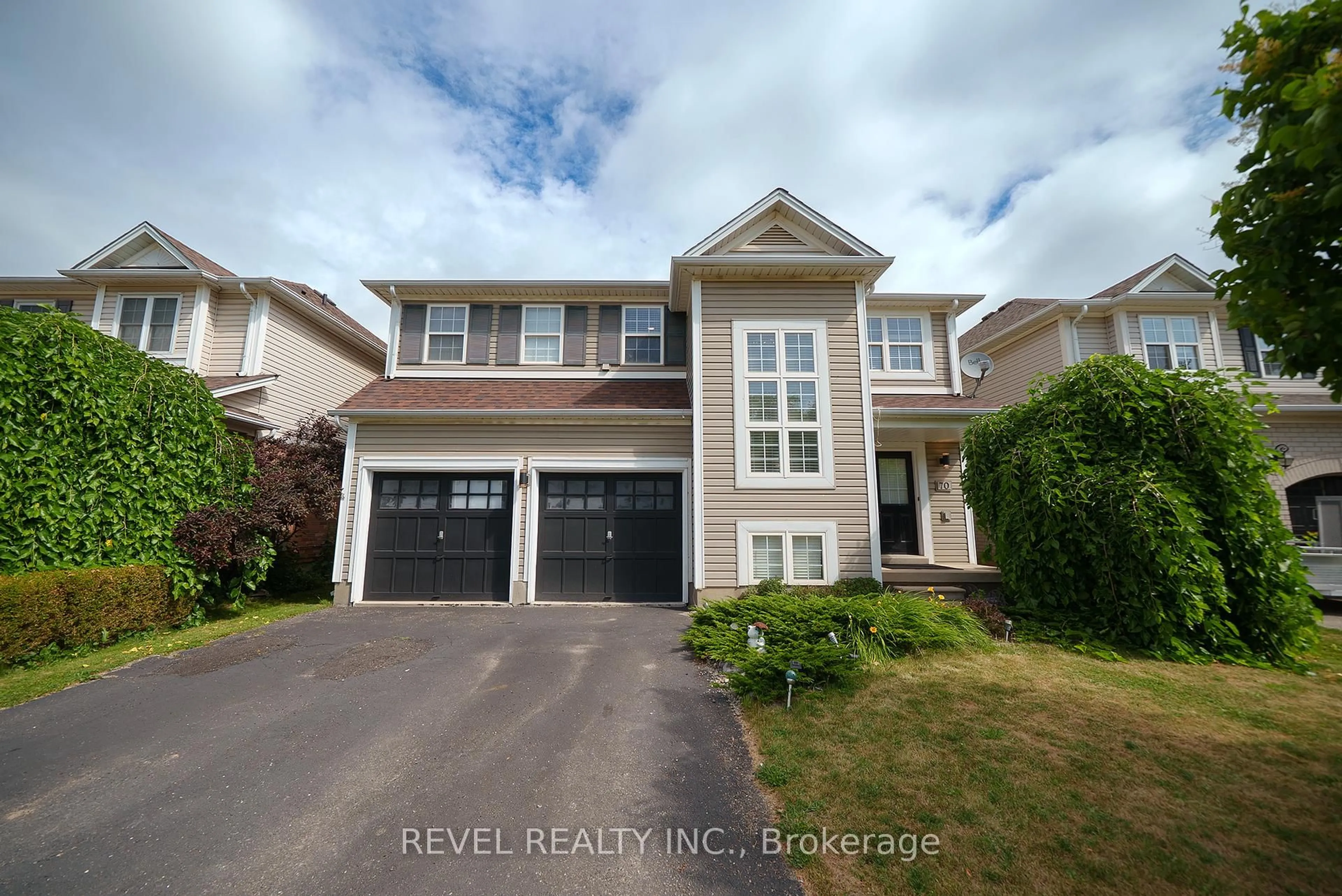 A pic from outside/outdoor area/front of a property/back of a property/a pic from drone, street for 70 Blackburn Dr, Brantford Ontario N3T 6R9