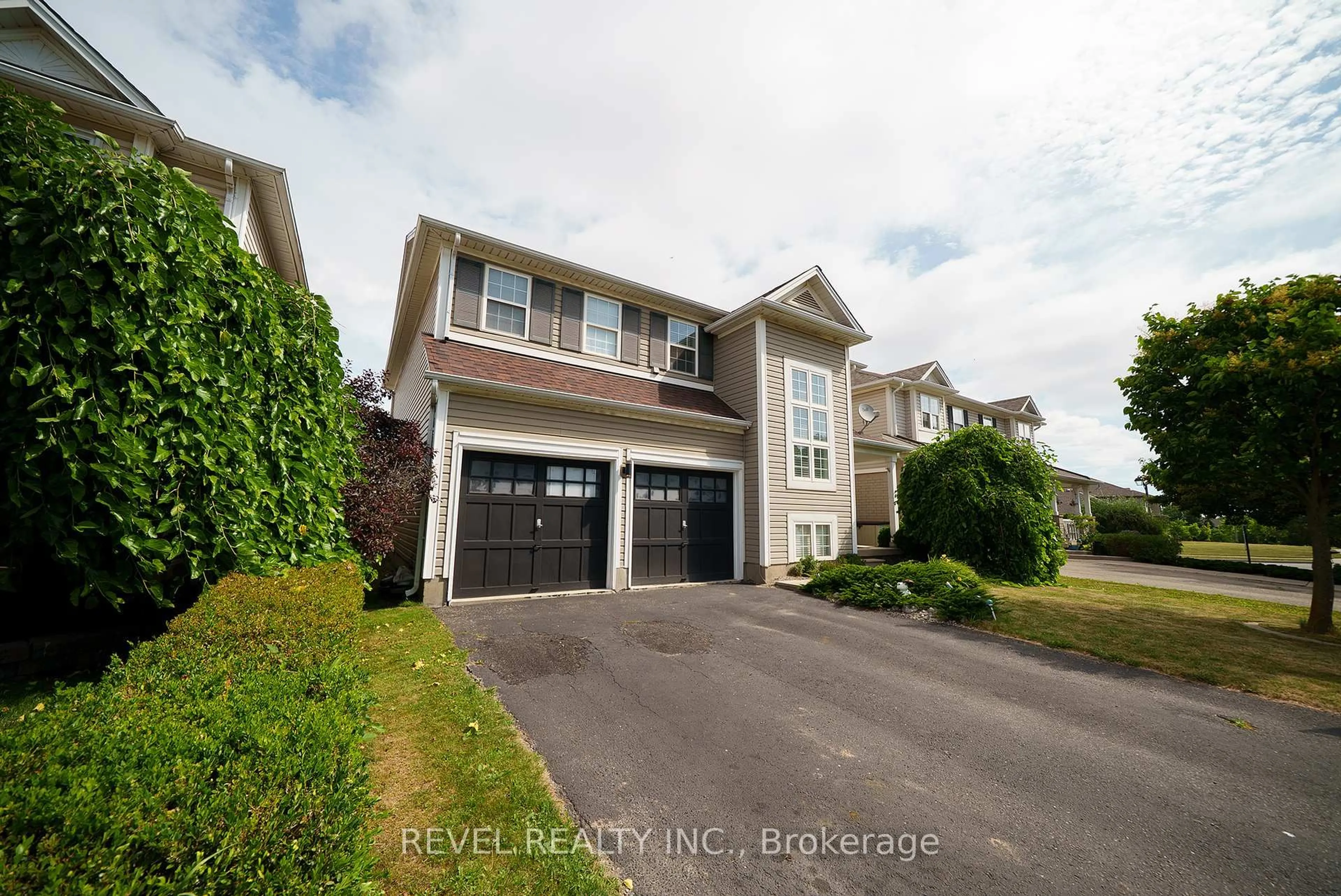 A pic from outside/outdoor area/front of a property/back of a property/a pic from drone, street for 70 Blackburn Dr, Brantford Ontario N3T 6R9