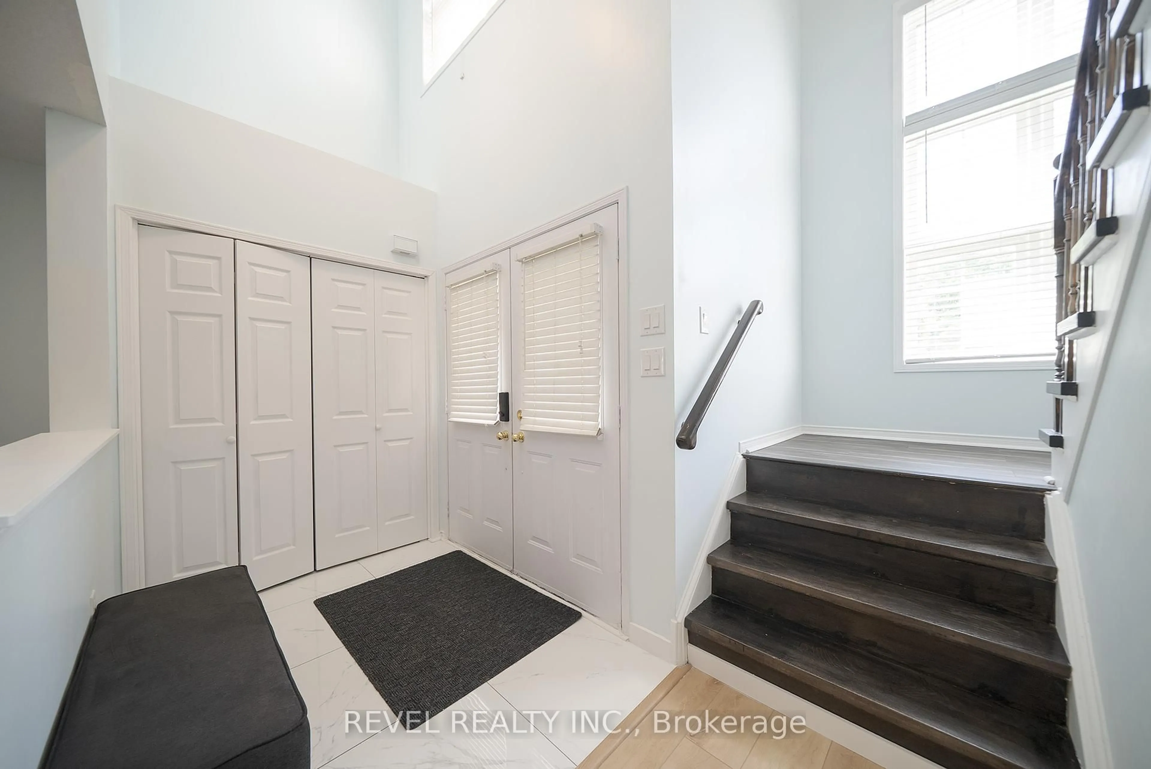 Indoor entryway for 70 Blackburn Dr, Brantford Ontario N3T 6R9