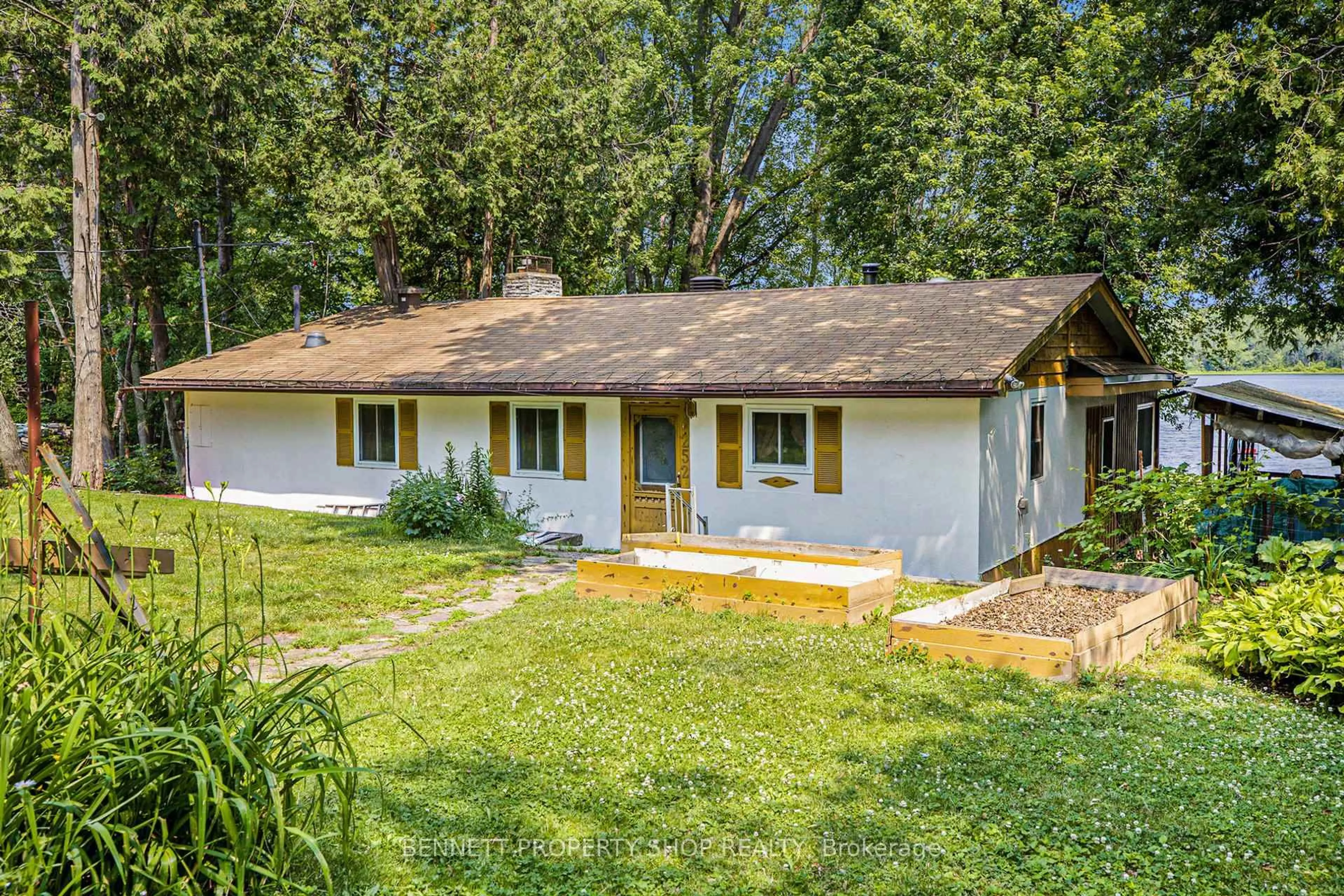 Home with vinyl exterior material, unknown for 252 Old Quarry Rd, Ottawa Ontario K0A 3M0