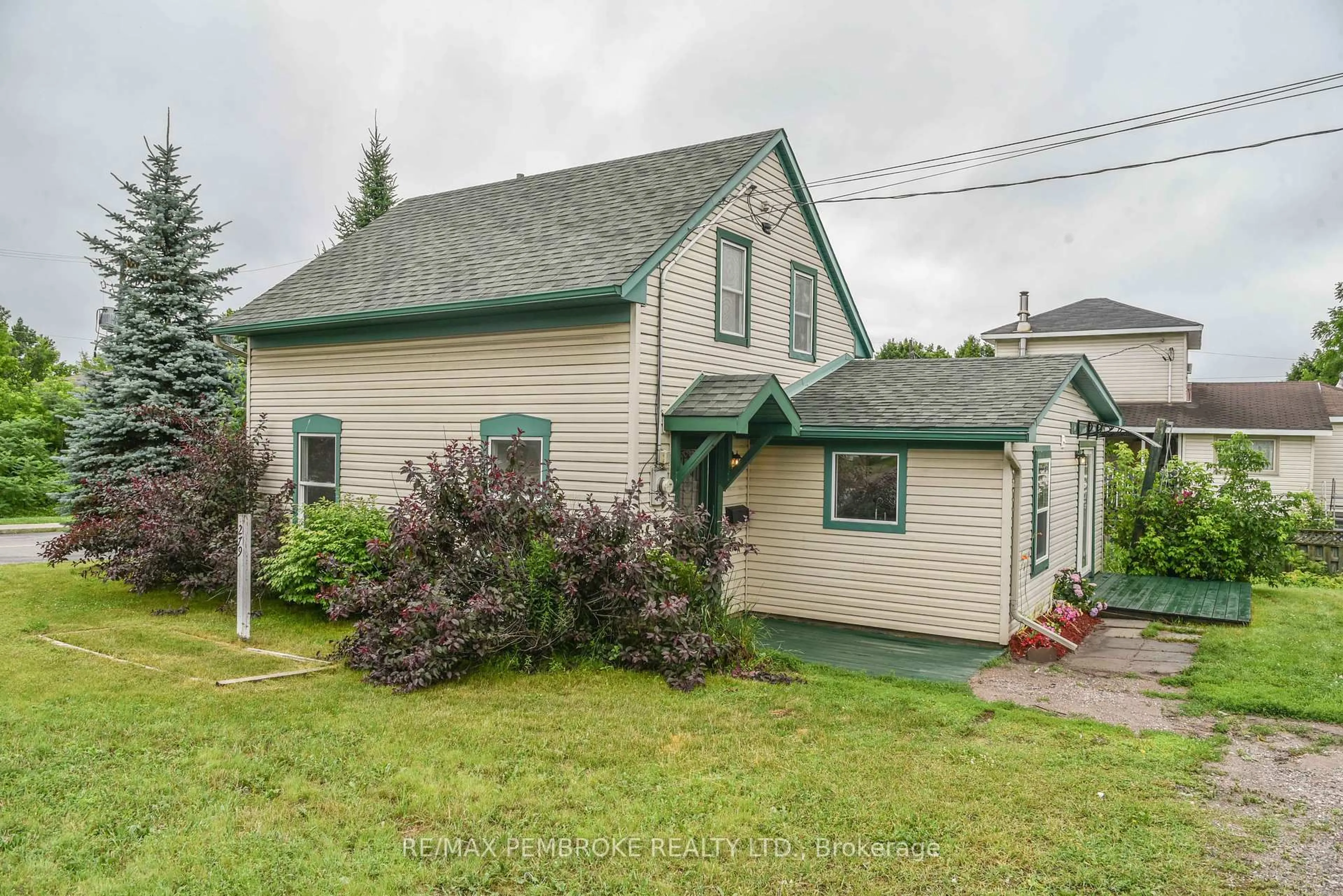 A pic from outside/outdoor area/front of a property/back of a property/a pic from drone, street for 279 Lisgar Ave, Renfrew Ontario K7V 3N1