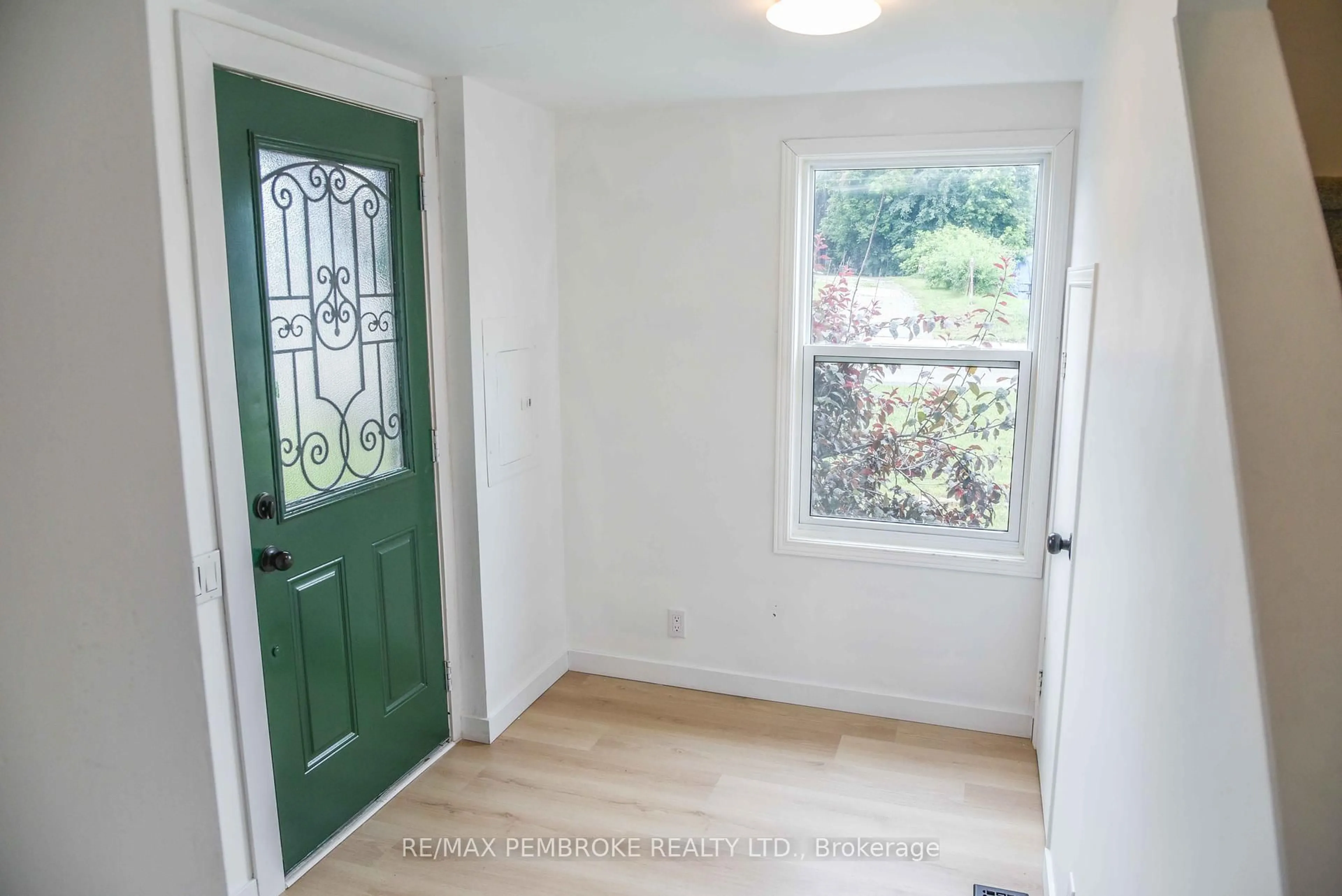 Indoor entryway for 279 Lisgar Ave, Renfrew Ontario K7V 3N1