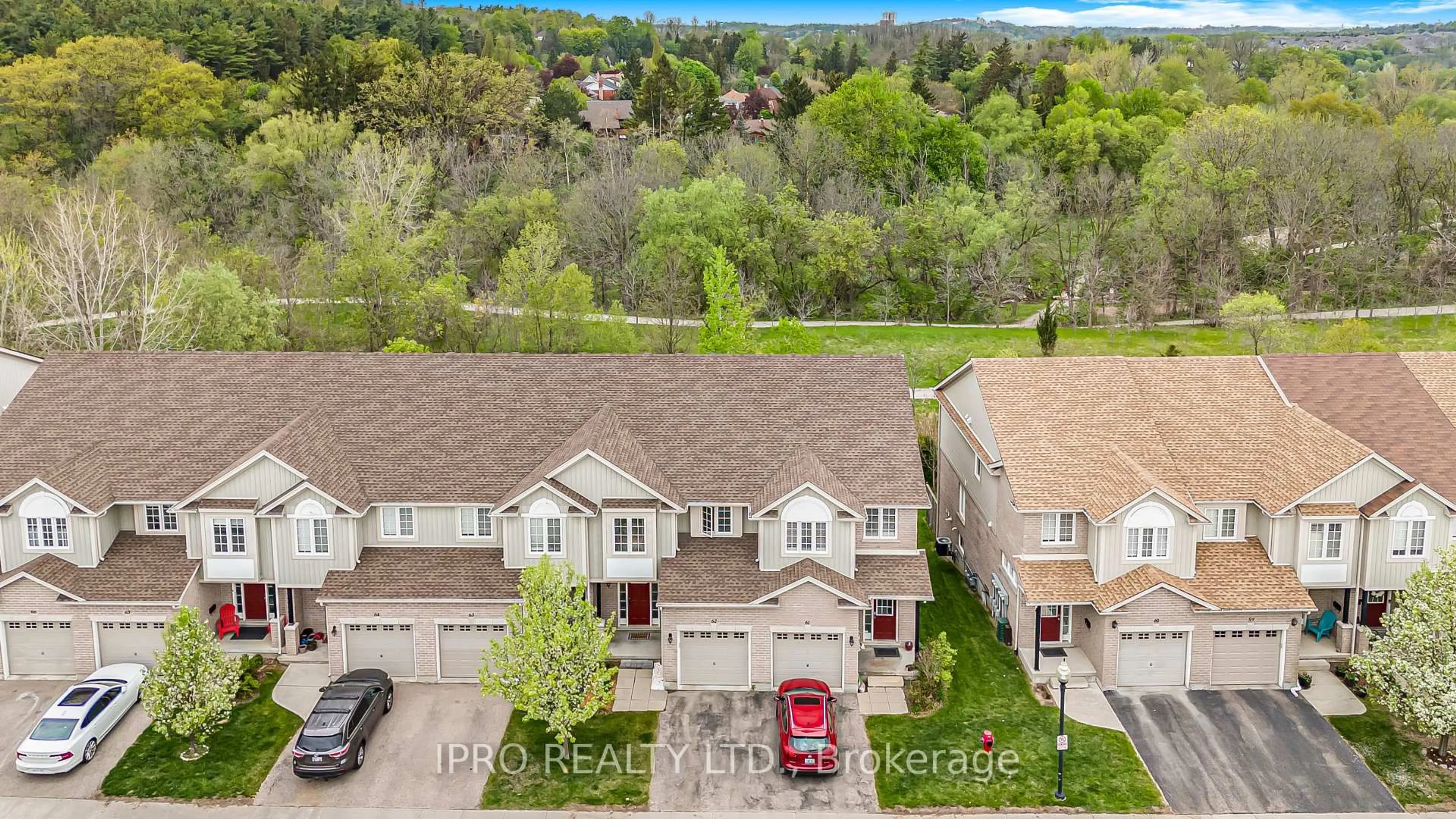 A pic from outside/outdoor area/front of a property/back of a property/a pic from drone, unknown for 105 Pinnacle Dr #62, Kitchener Ontario N2P 1B8