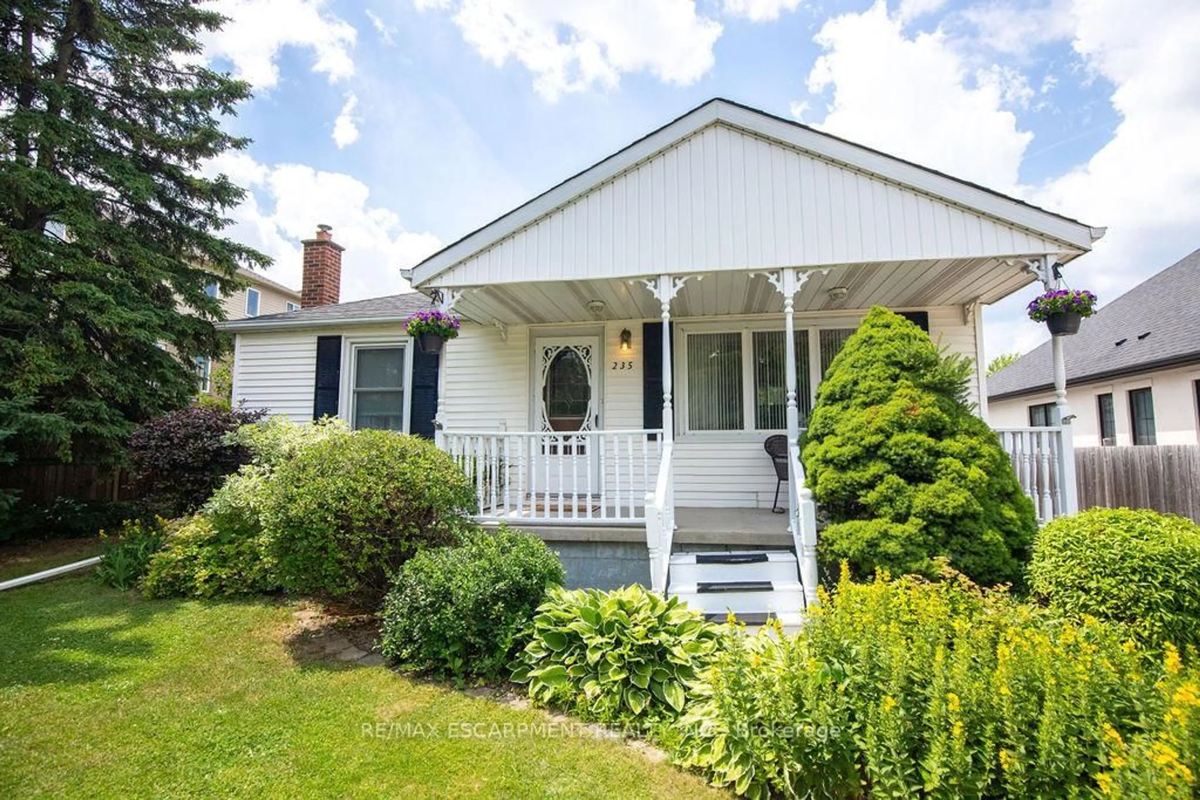 Home with vinyl exterior material, street for 235 Upper Mount Albion Rd, Hamilton Ontario L8J 1V1