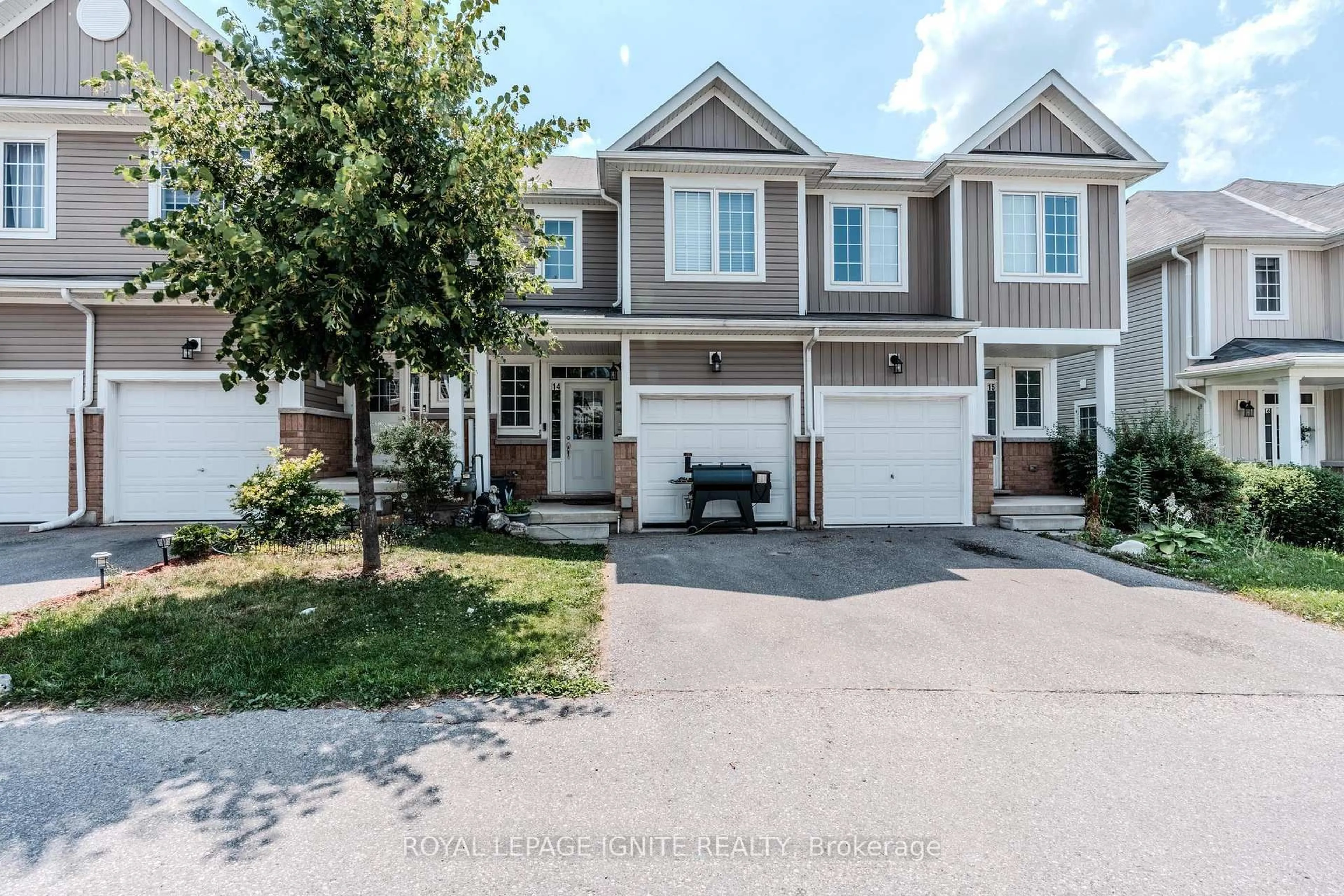 A pic from outside/outdoor area/front of a property/back of a property/a pic from drone, street for 21 Diana Ave #14, Brant Ontario N3T 0G7