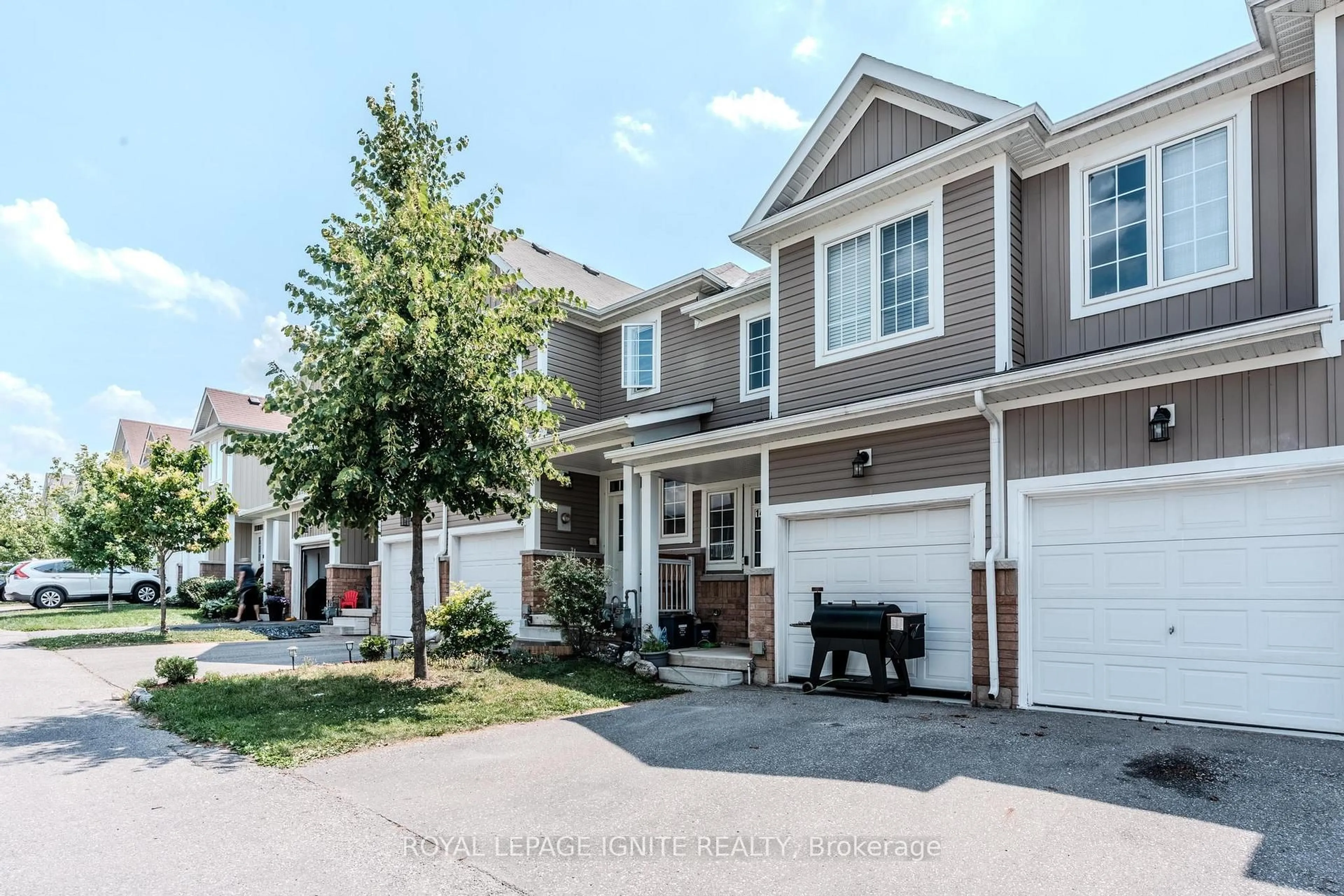 A pic from outside/outdoor area/front of a property/back of a property/a pic from drone, street for 21 Diana Ave #14, Brant Ontario N3T 0G7
