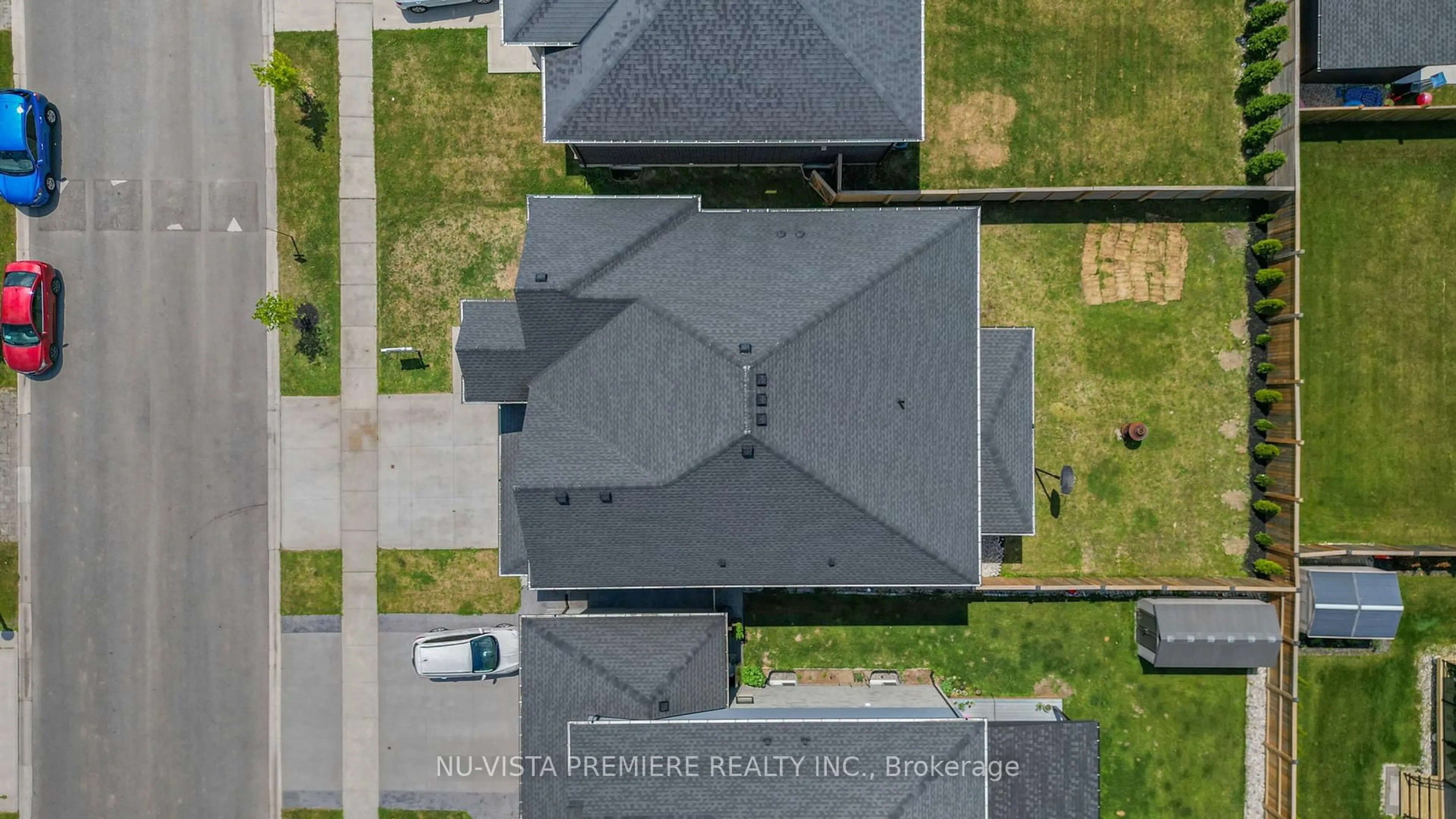 A pic from outside/outdoor area/front of a property/back of a property/a pic from drone, street for 3379 Frontier Ave, London South Ontario N6P 0G4