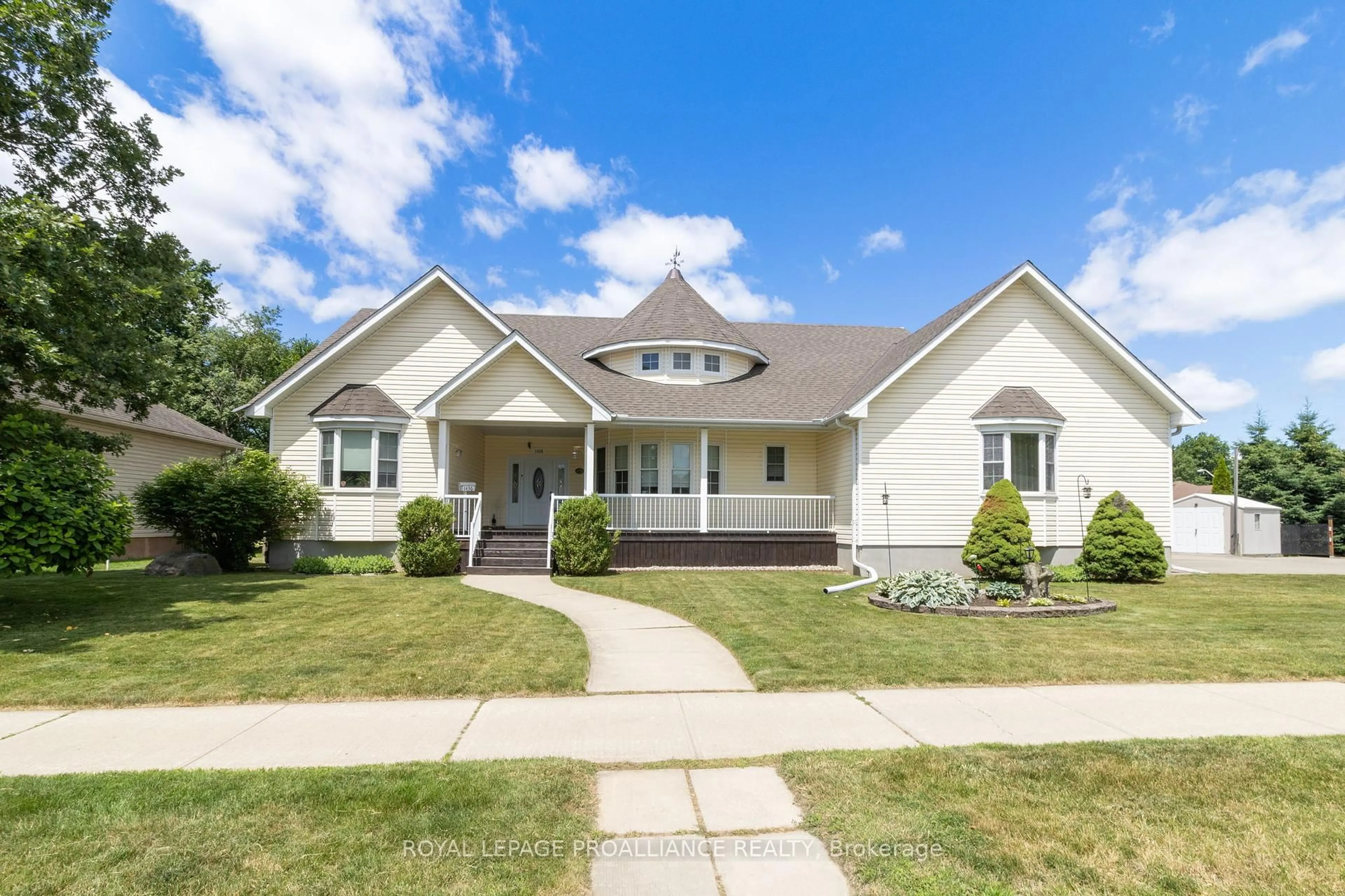 Home with vinyl exterior material, street for 1436 FLANDERS Rd, Brockville Ontario K6V 0A2