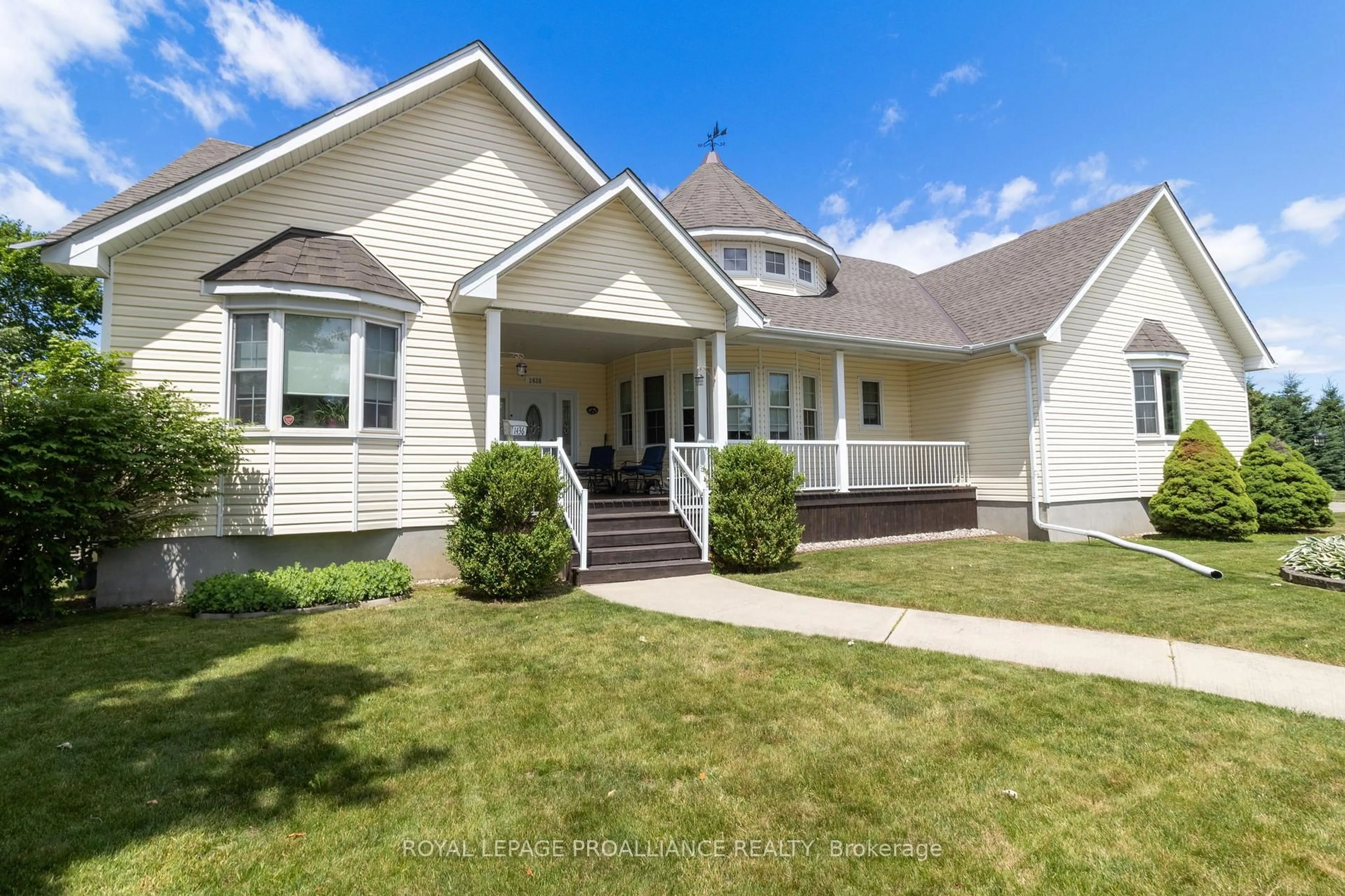 Home with vinyl exterior material, street for 1436 FLANDERS Rd, Brockville Ontario K6V 0A2