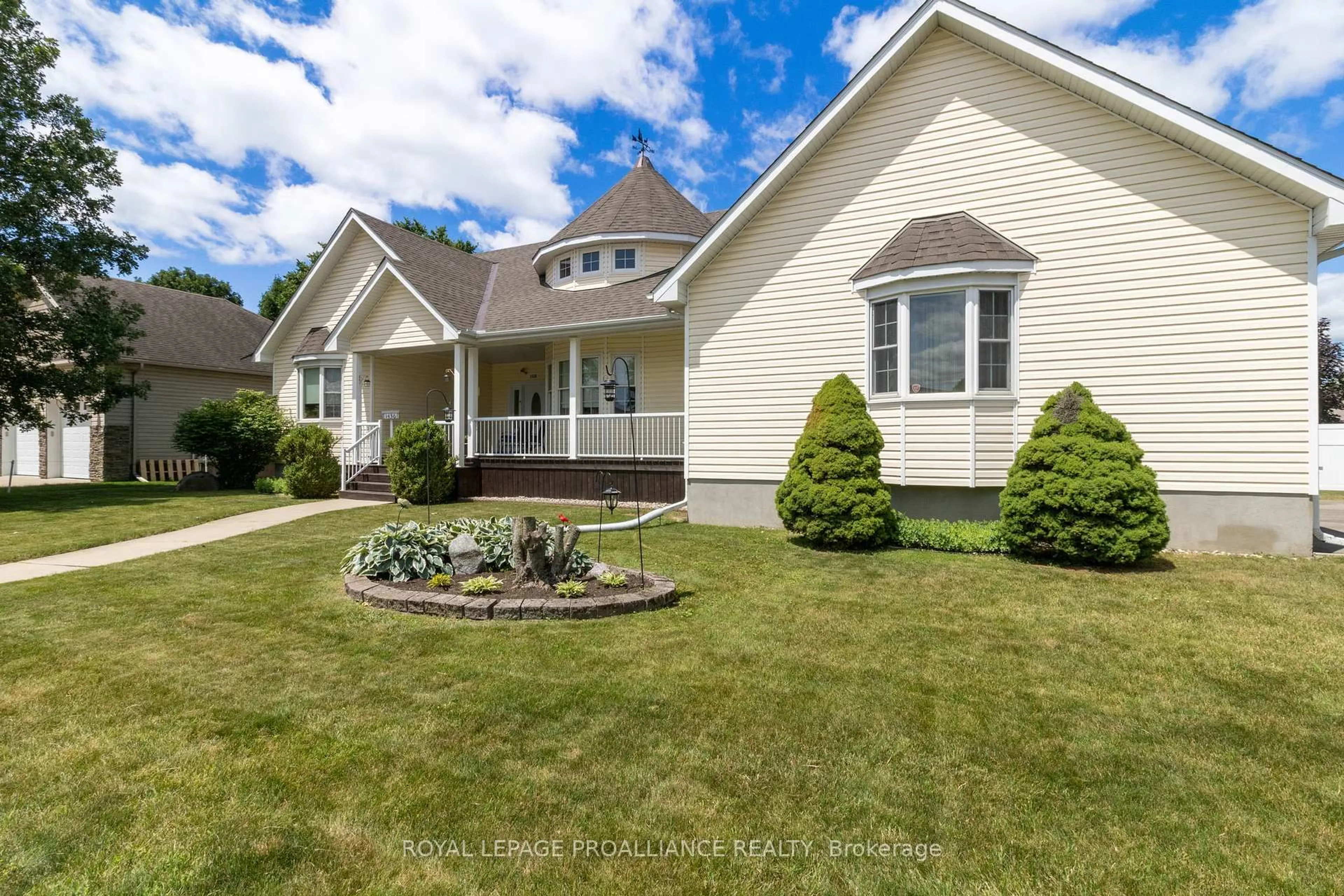 Home with vinyl exterior material, unknown for 1436 FLANDERS Rd, Brockville Ontario K6V 0A2
