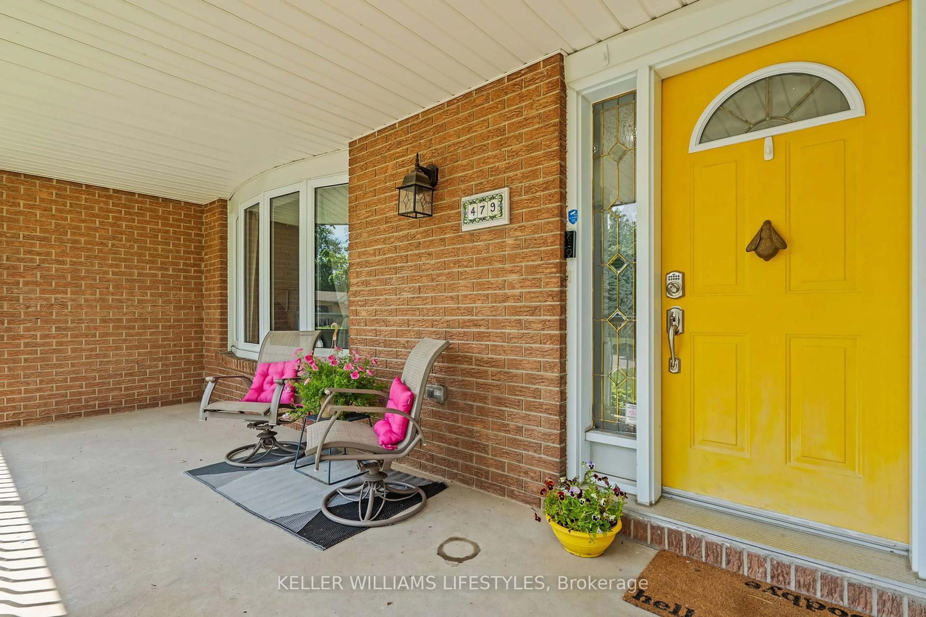 Indoor entryway for 479 HUNTINGDON Dr, London South Ontario N6C 4H9