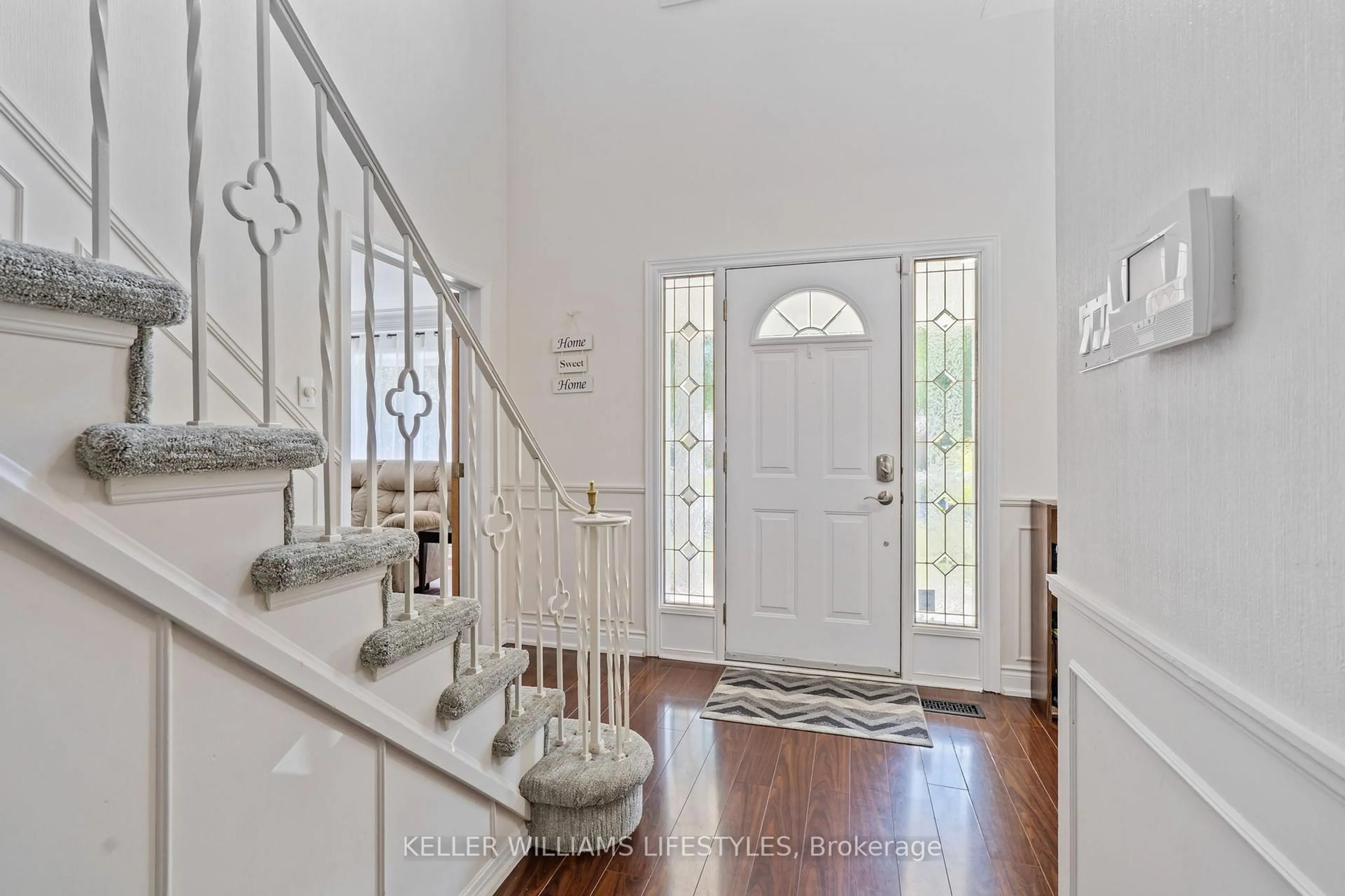 Indoor entryway for 479 HUNTINGDON Dr, London South Ontario N6C 4H9