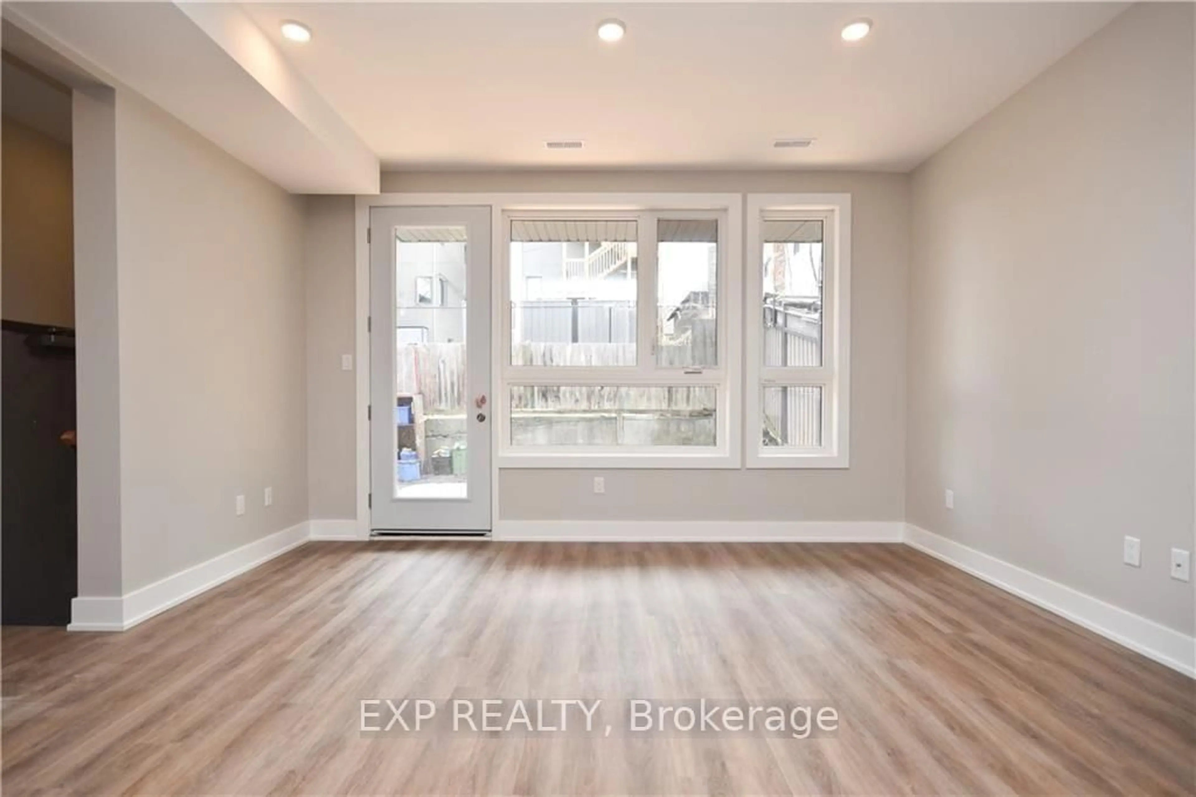 A pic of a room for 306 Elmgrove Ave, Ottawa Ontario K1Z 6V1