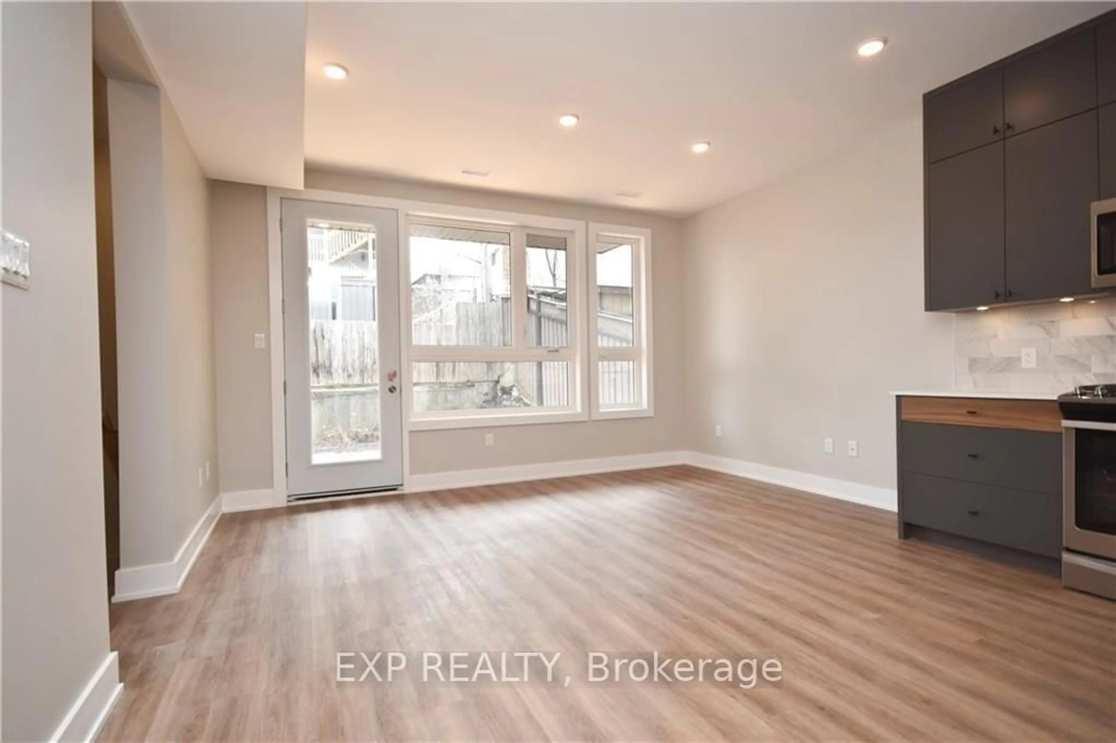 A pic of a room for 306 Elmgrove Ave, Ottawa Ontario K1Z 6V1
