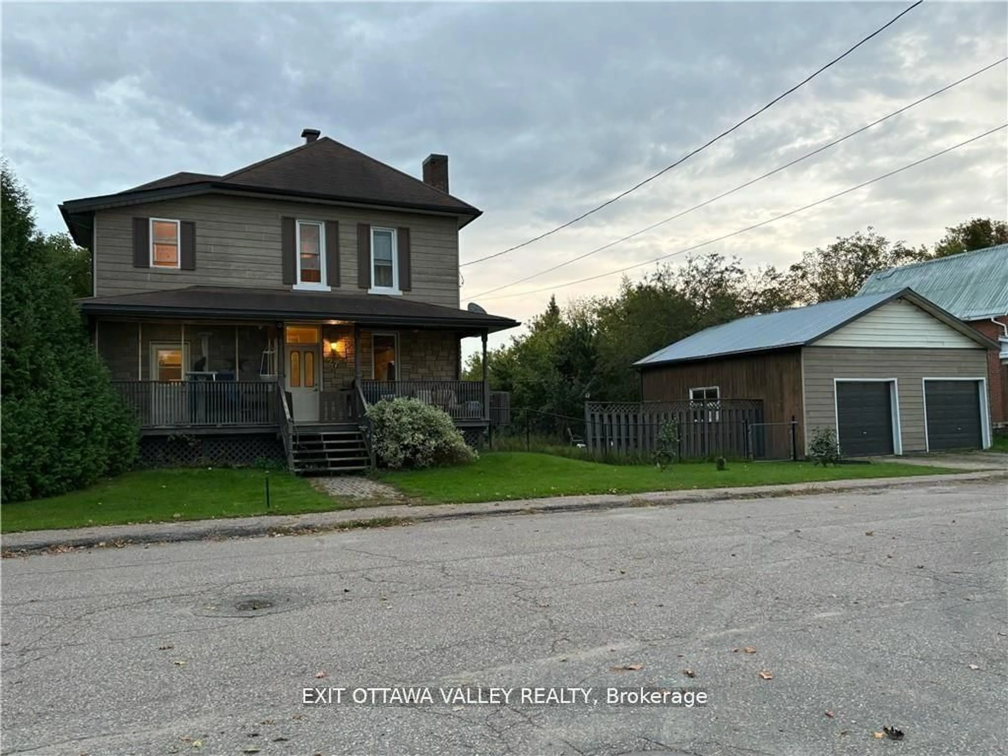 A pic from outside/outdoor area/front of a property/back of a property/a pic from drone, street for 27 Meadow St, Cobden Ontario K0J 1K0