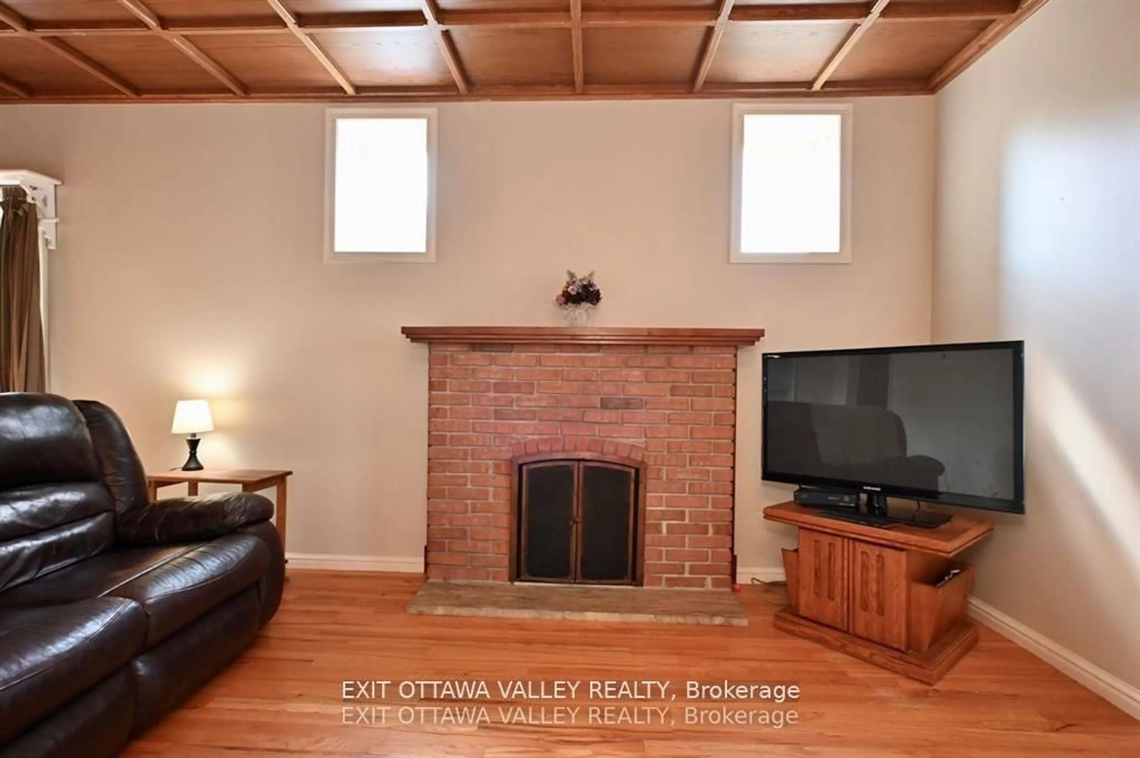 Living room with furniture, ceramic/tile floor for 27 Meadow St, Cobden Ontario K0J 1K0