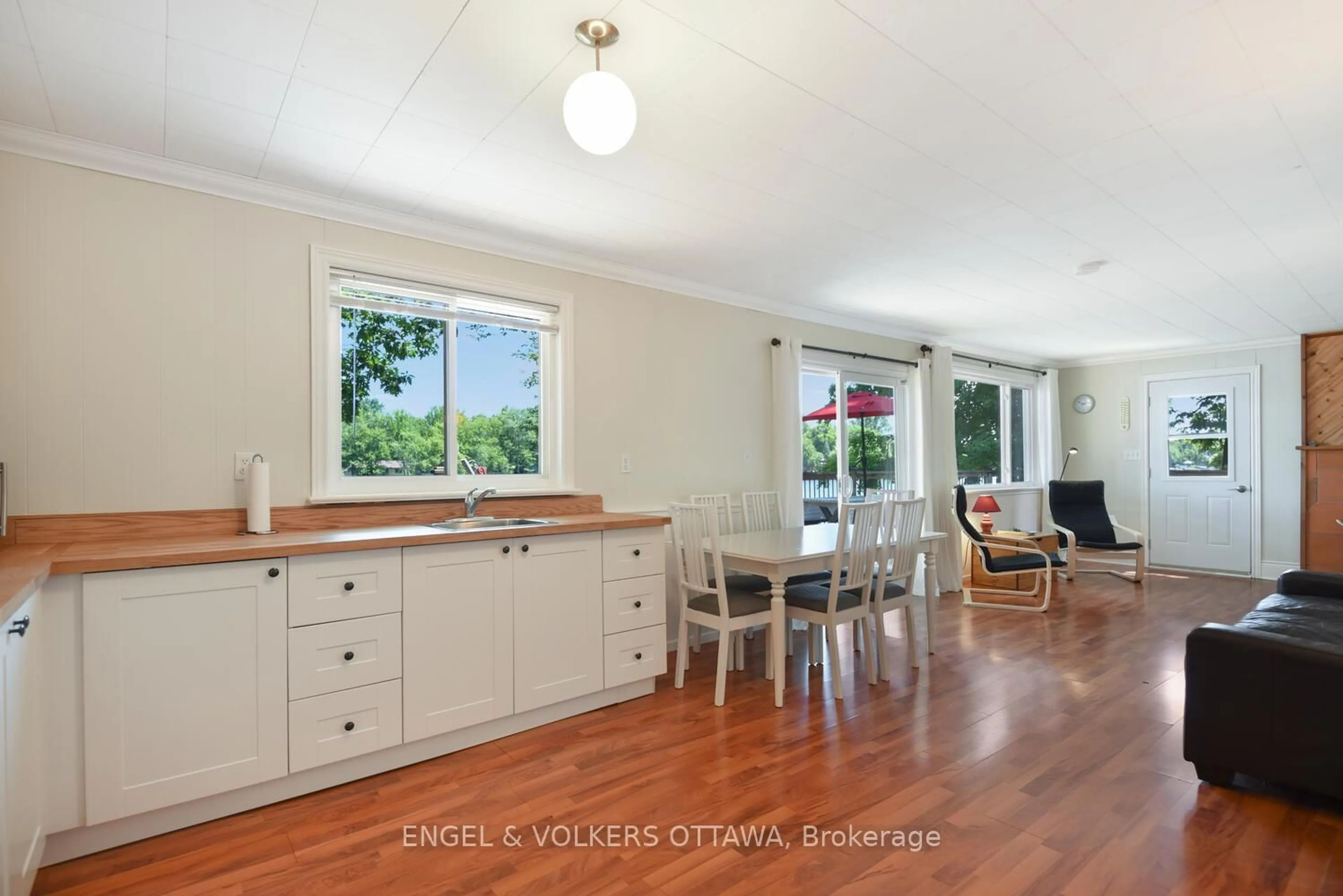 Standard kitchen, wood/laminate floor for 150 Longview Island Rd, Carleton Place Ontario K7C 3P2