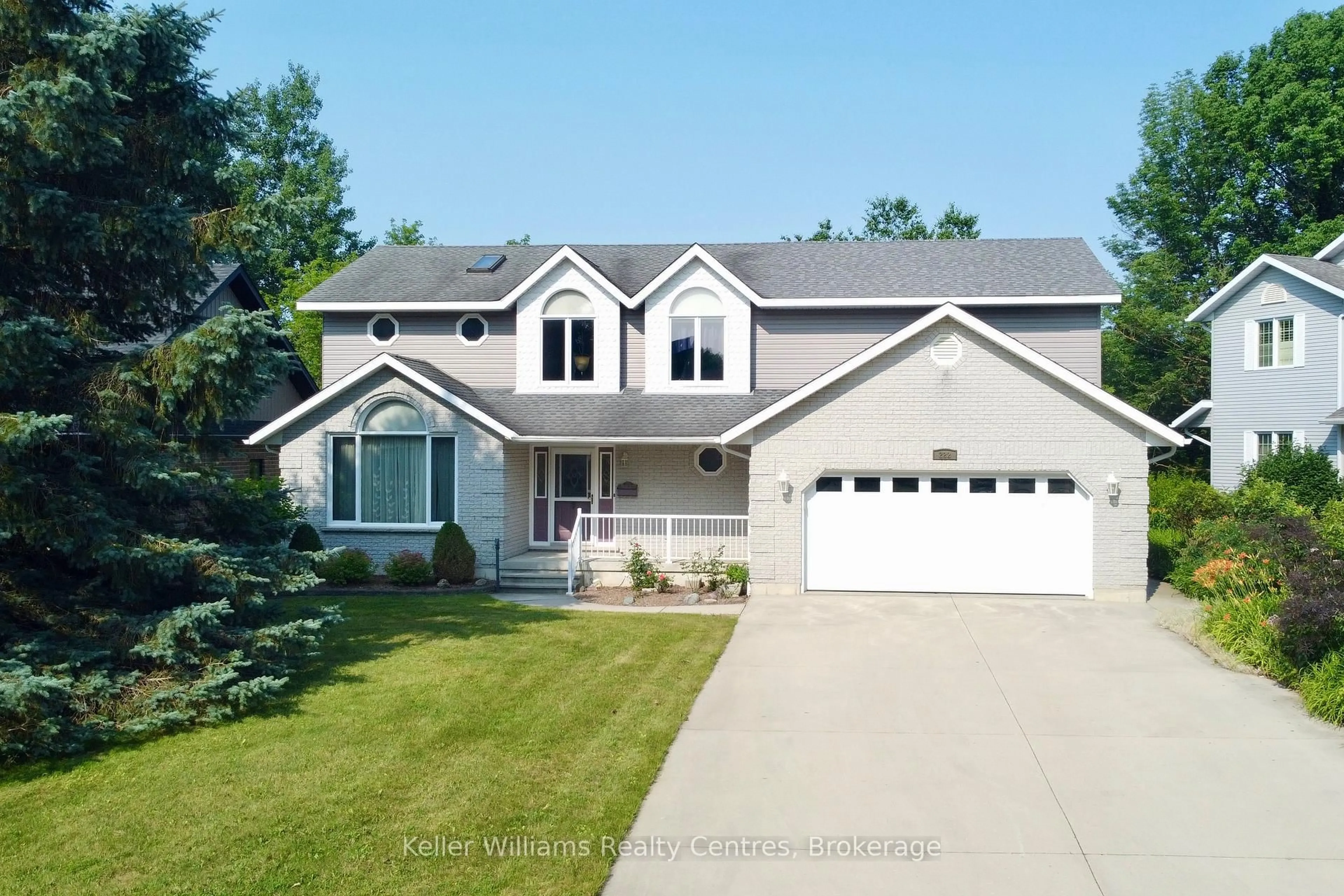 Home with vinyl exterior material, street for 222 2nd Ave, Hanover Ontario N4N 3S2