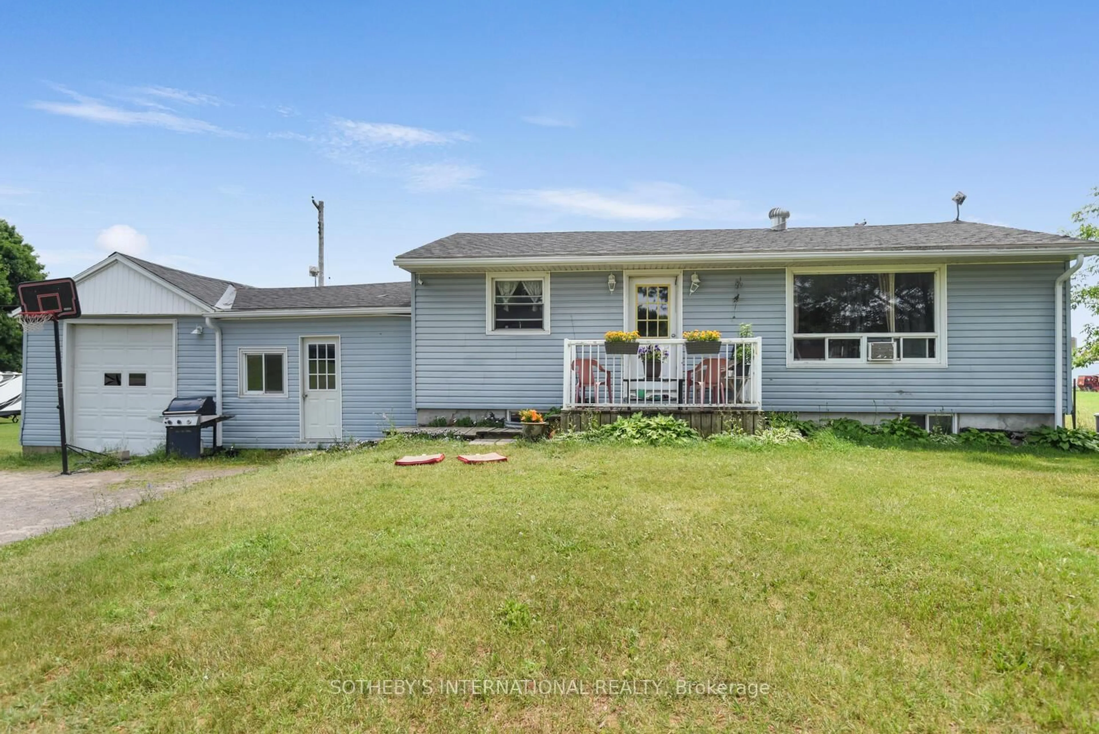 Home with vinyl exterior material, unknown for 3911 County 26 Rd, Elizabethtown-Kitley Ontario K6V 5T1