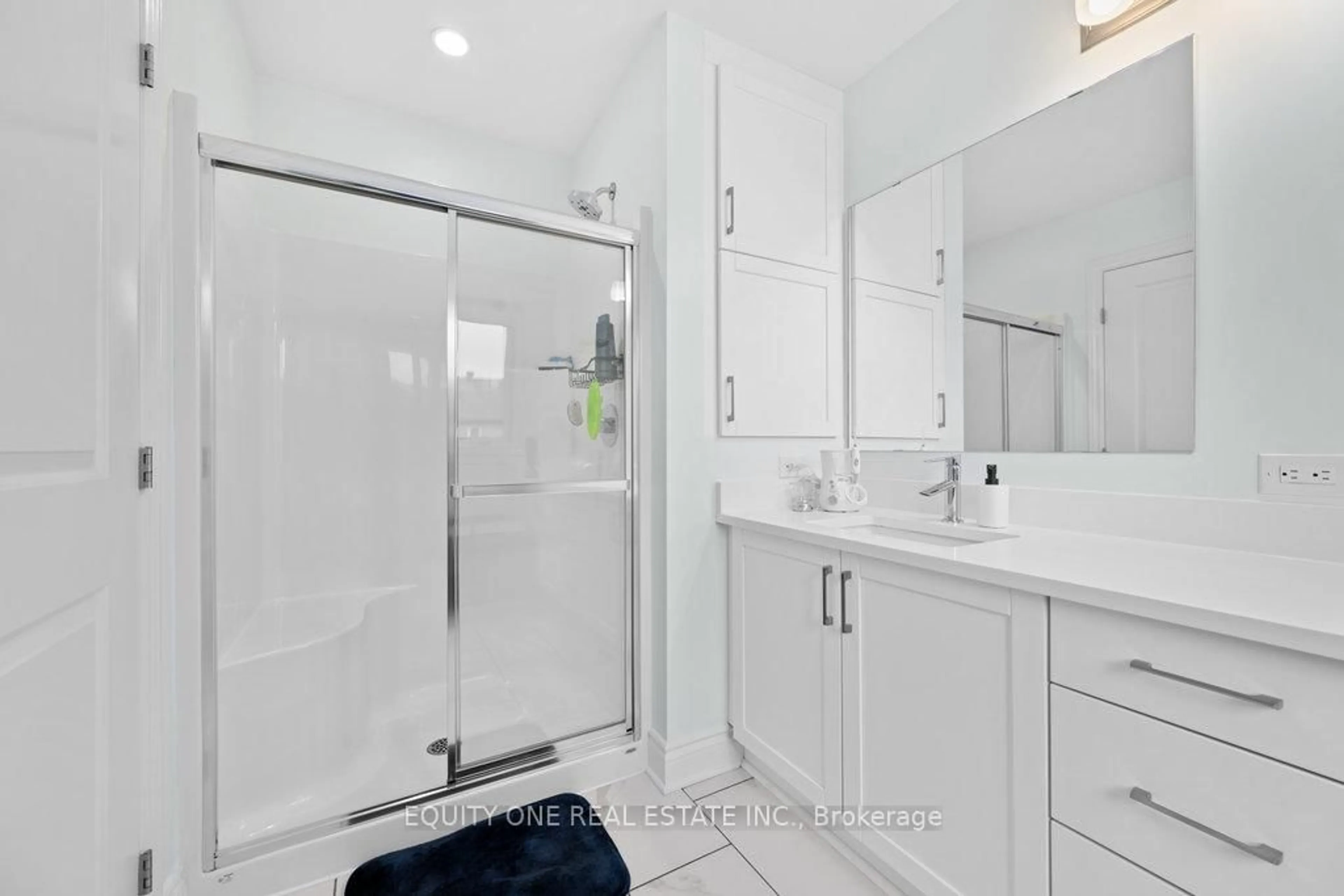 Standard bathroom, ceramic/tile floor for 704 Brian Good Ave, Ottawa Ontario K4M 0C1