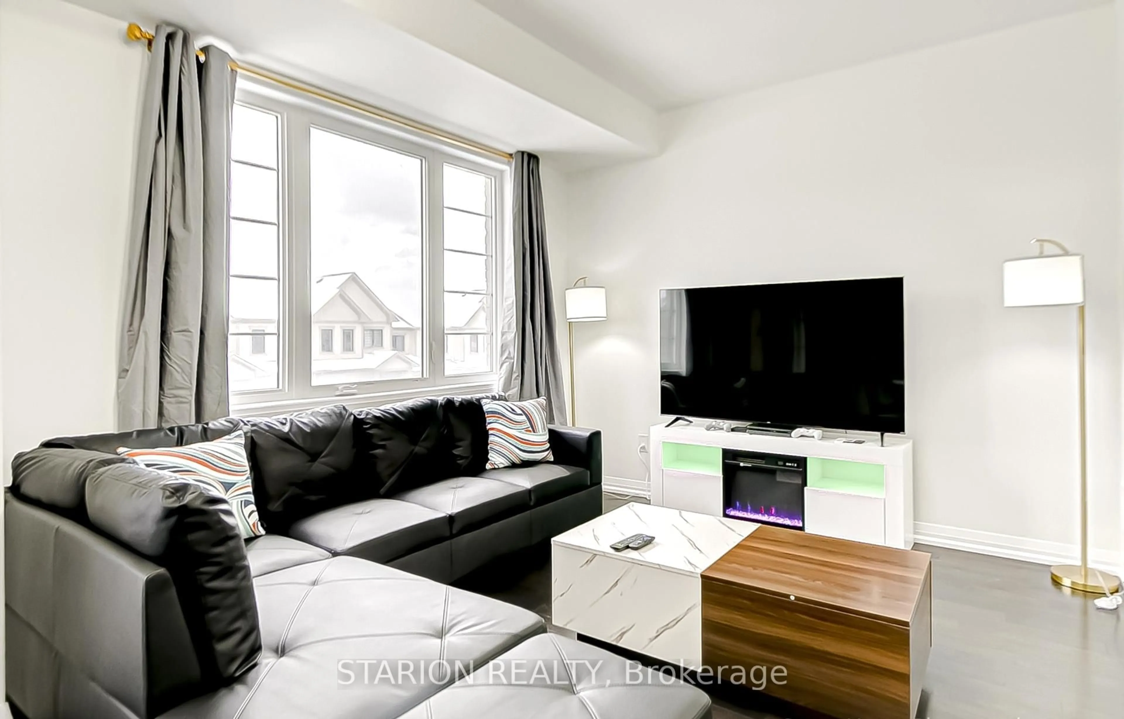 Living room with furniture, unknown for 29 Granville Cres, Haldimand Ontario N3W 0J5