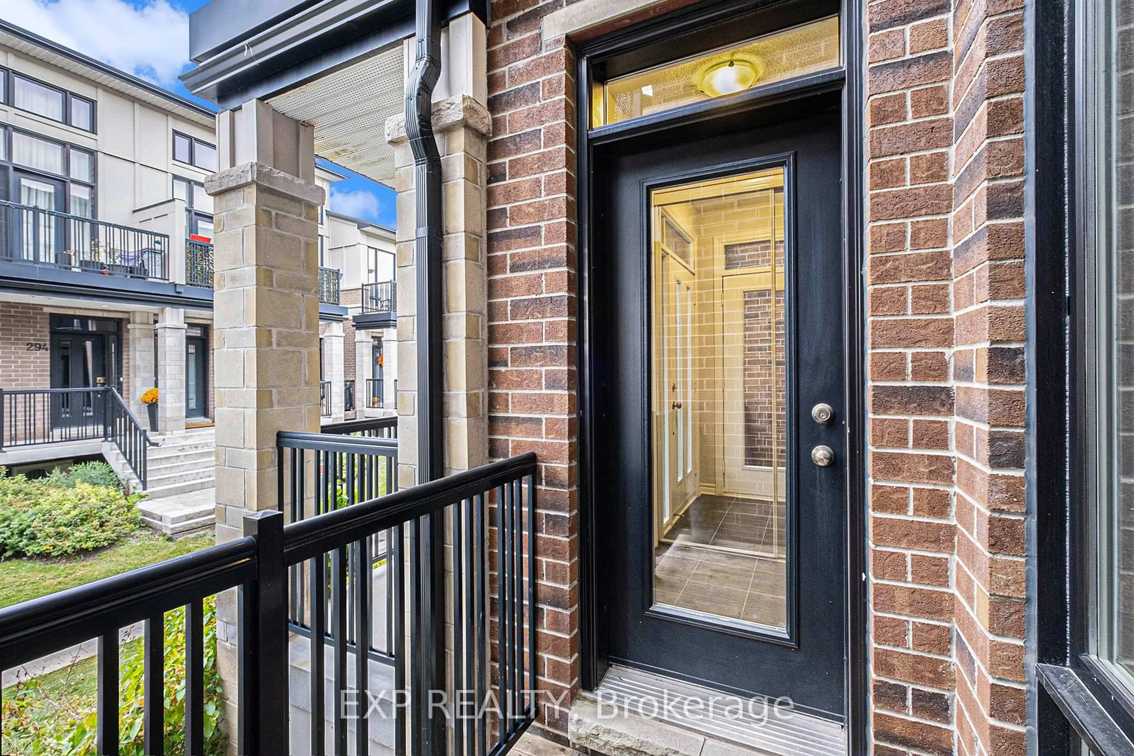 Indoor entryway for 274 Pembina Private, Ottawa Ontario K4M 0G7
