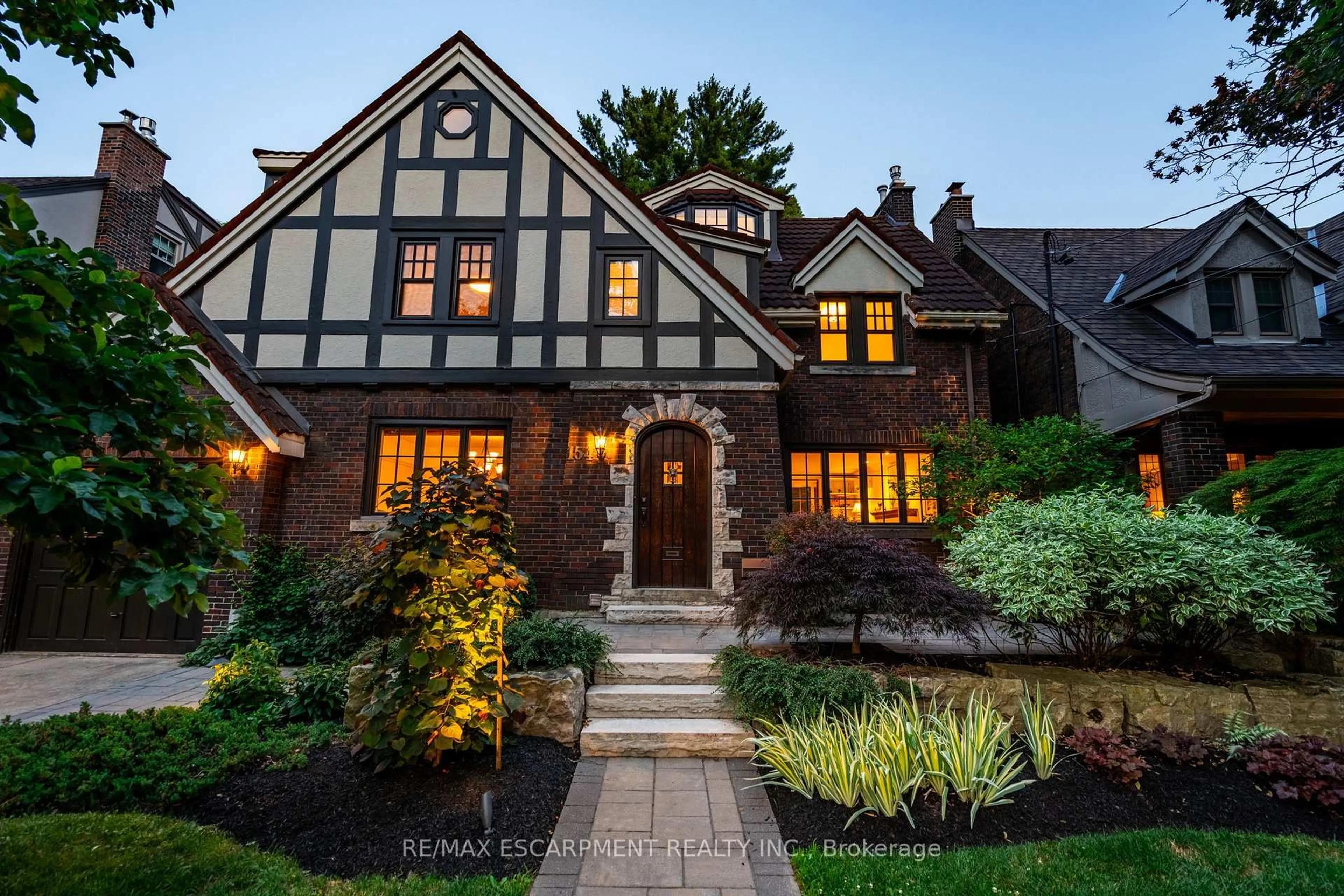Home with brick exterior material, street for 154 Dalewood Cres, Hamilton Ontario L8S 4B7