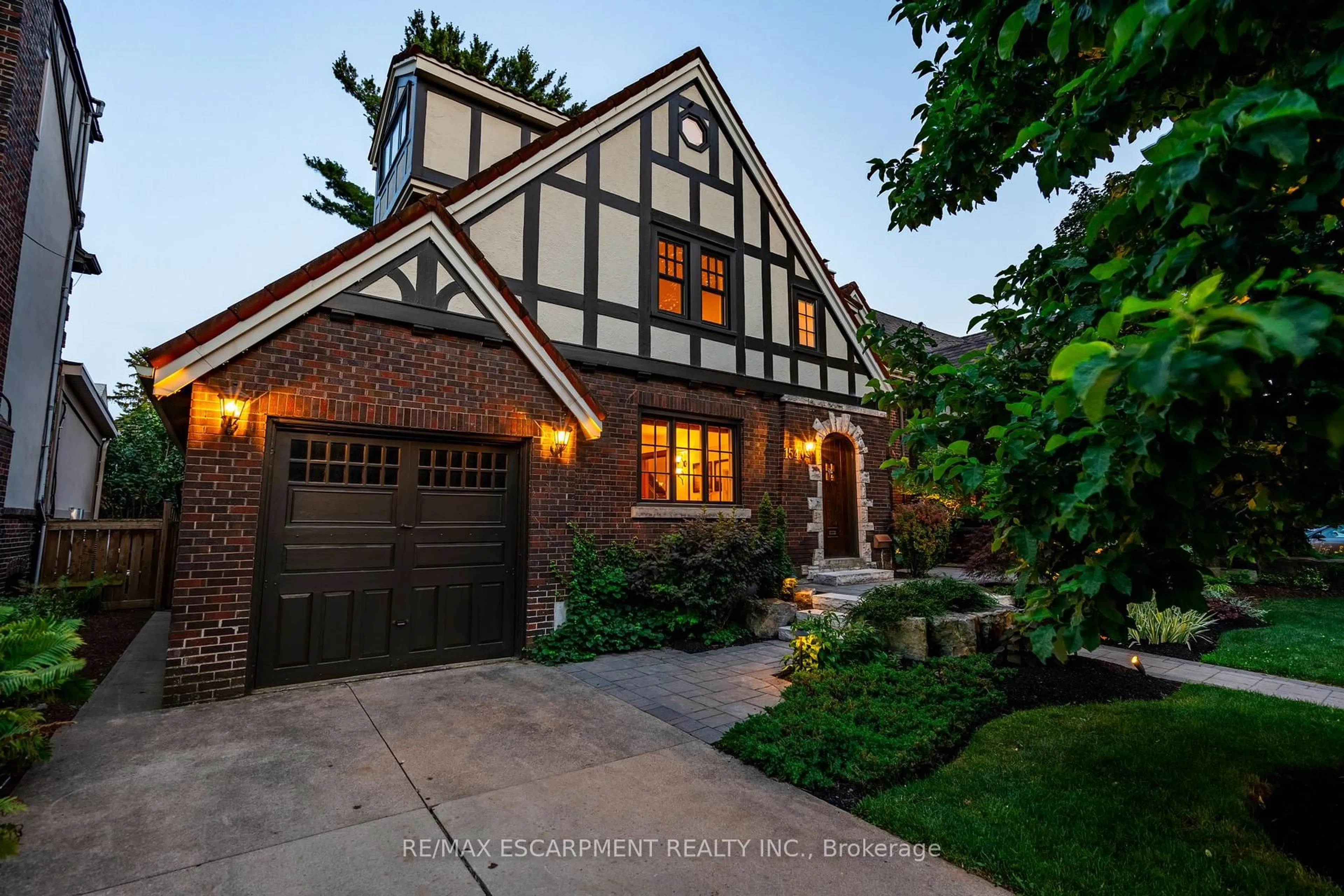Home with brick exterior material, street for 154 Dalewood Cres, Hamilton Ontario L8S 4B7