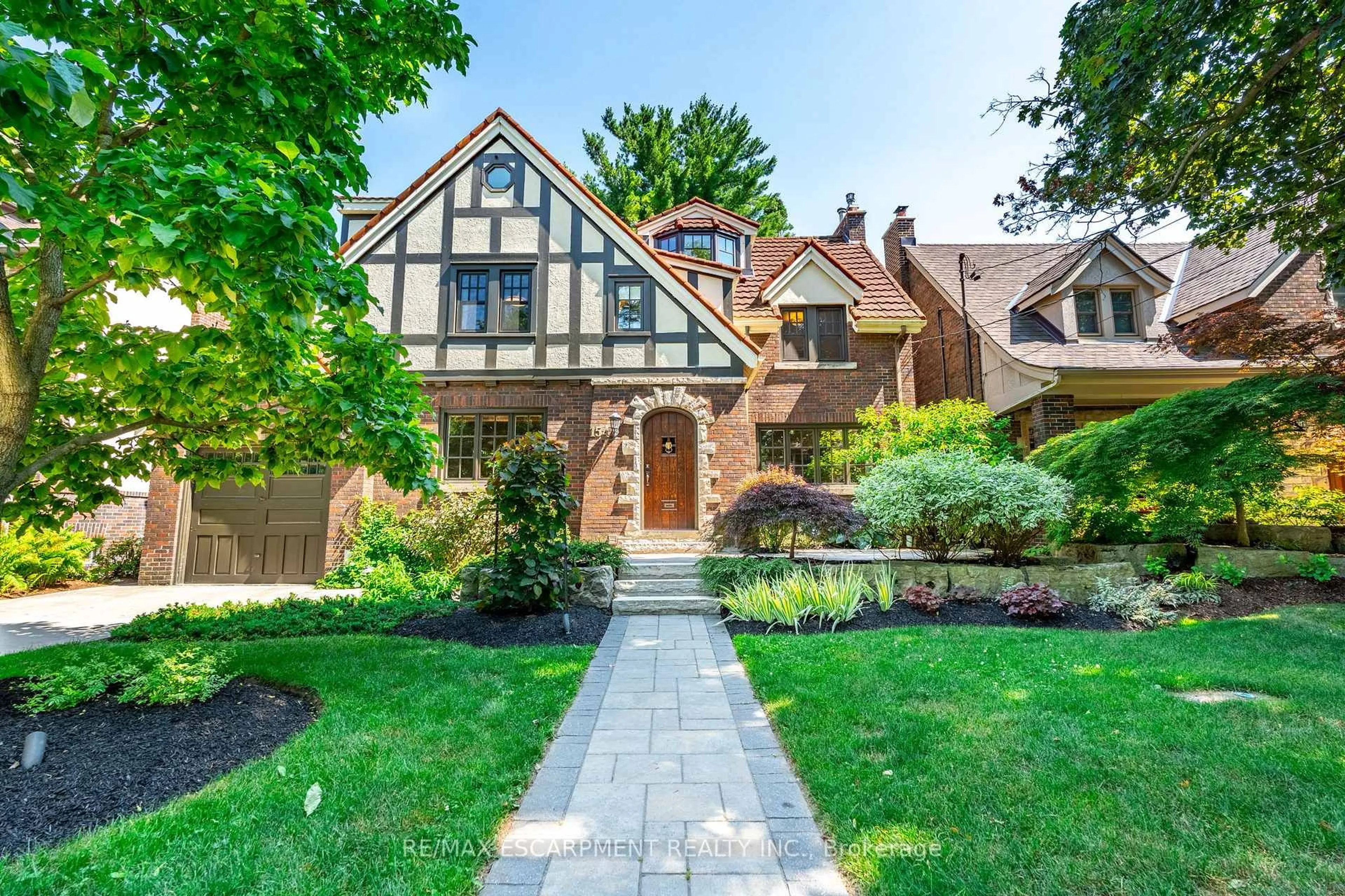 Home with brick exterior material, street for 154 Dalewood Cres, Hamilton Ontario L8S 4B7