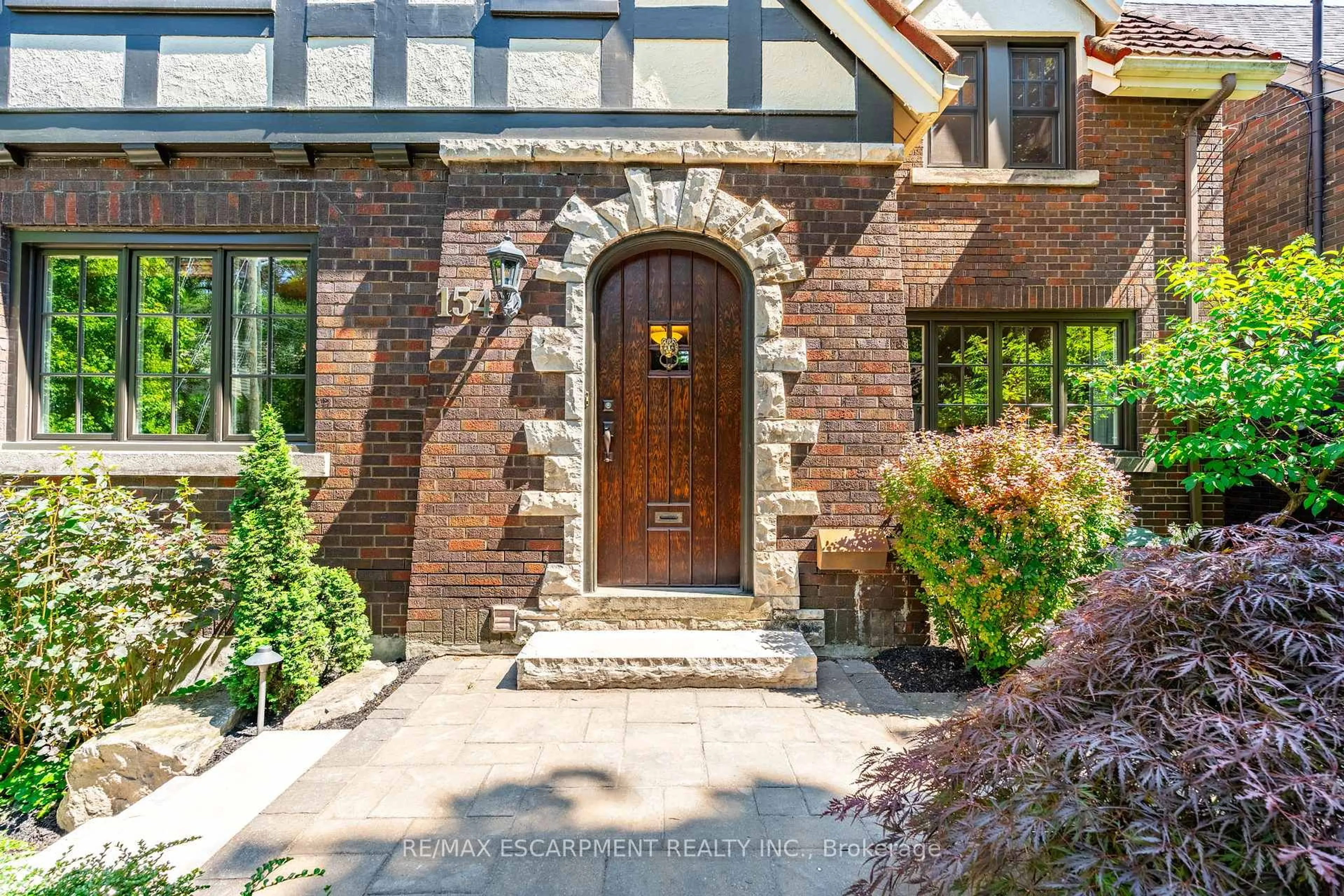 Home with brick exterior material, street for 154 Dalewood Cres, Hamilton Ontario L8S 4B7