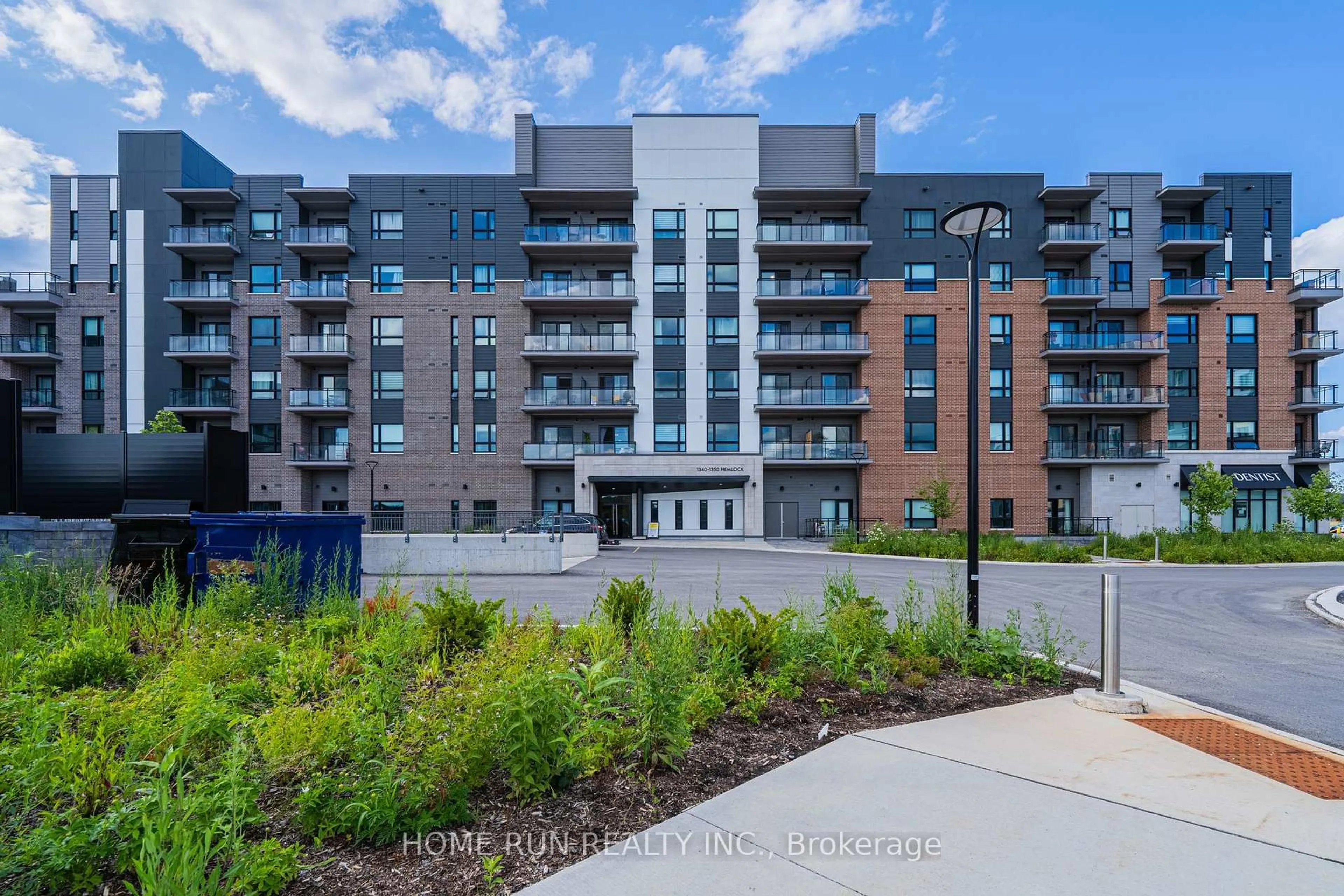 A pic from outside/outdoor area/front of a property/back of a property/a pic from drone, unknown for 1350 Hemlock St #Unit #513, Ottawa Ontario K1K 5C2