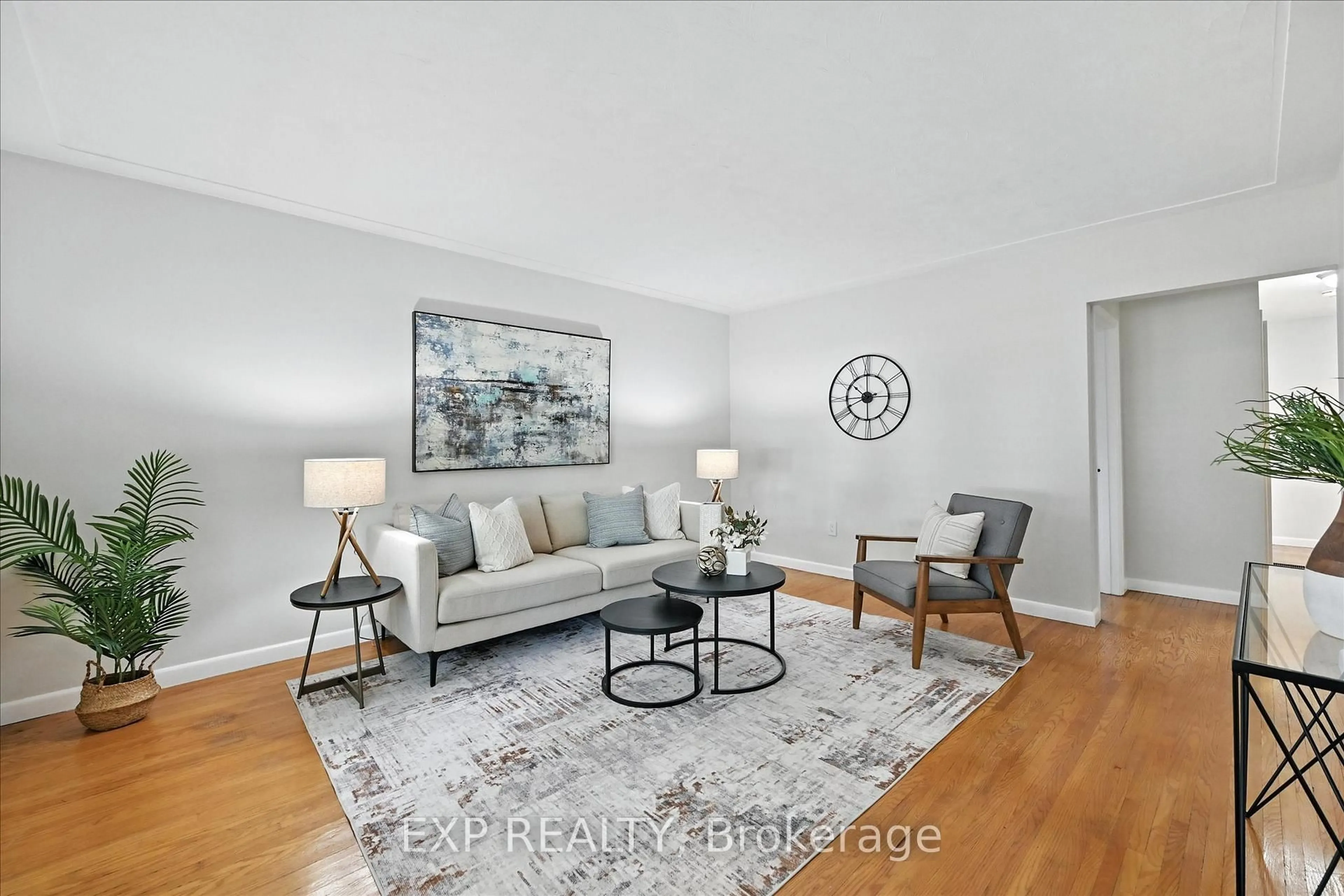 Living room with furniture, unknown for 29 West 21st St, Hamilton Ontario L9C 4M3