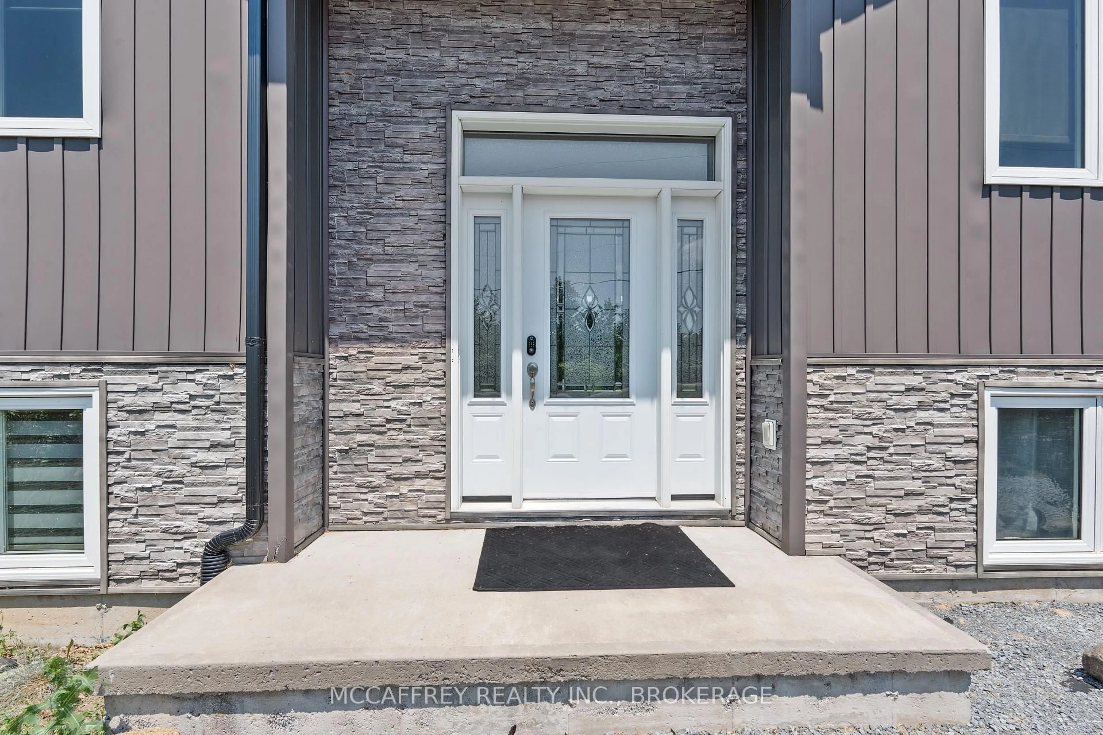 Indoor entryway for 5200 Colebrook Rd, Harrowsmith Ontario K0H 1V0