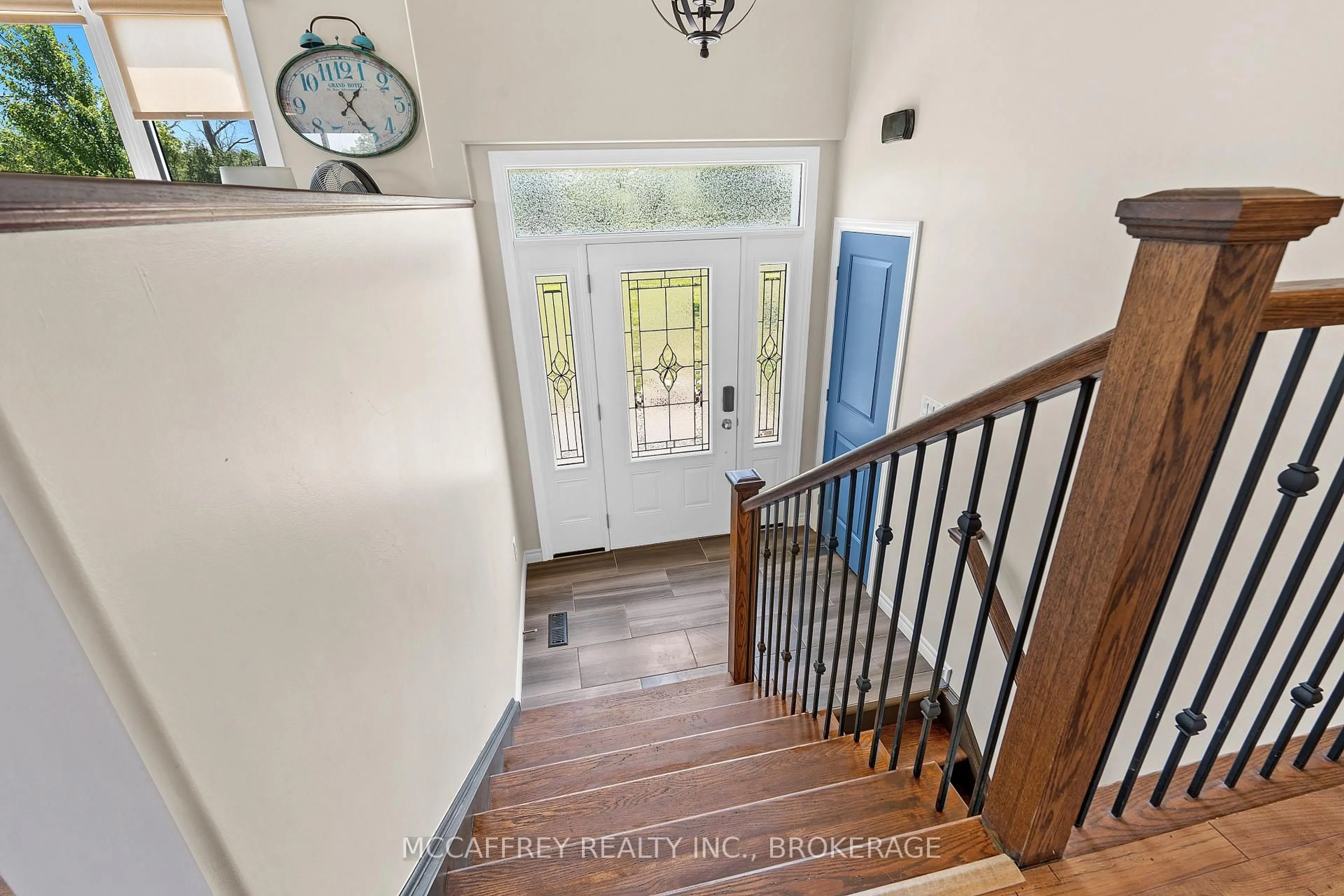 Indoor entryway for 5200 Colebrook Rd, Harrowsmith Ontario K0H 1V0