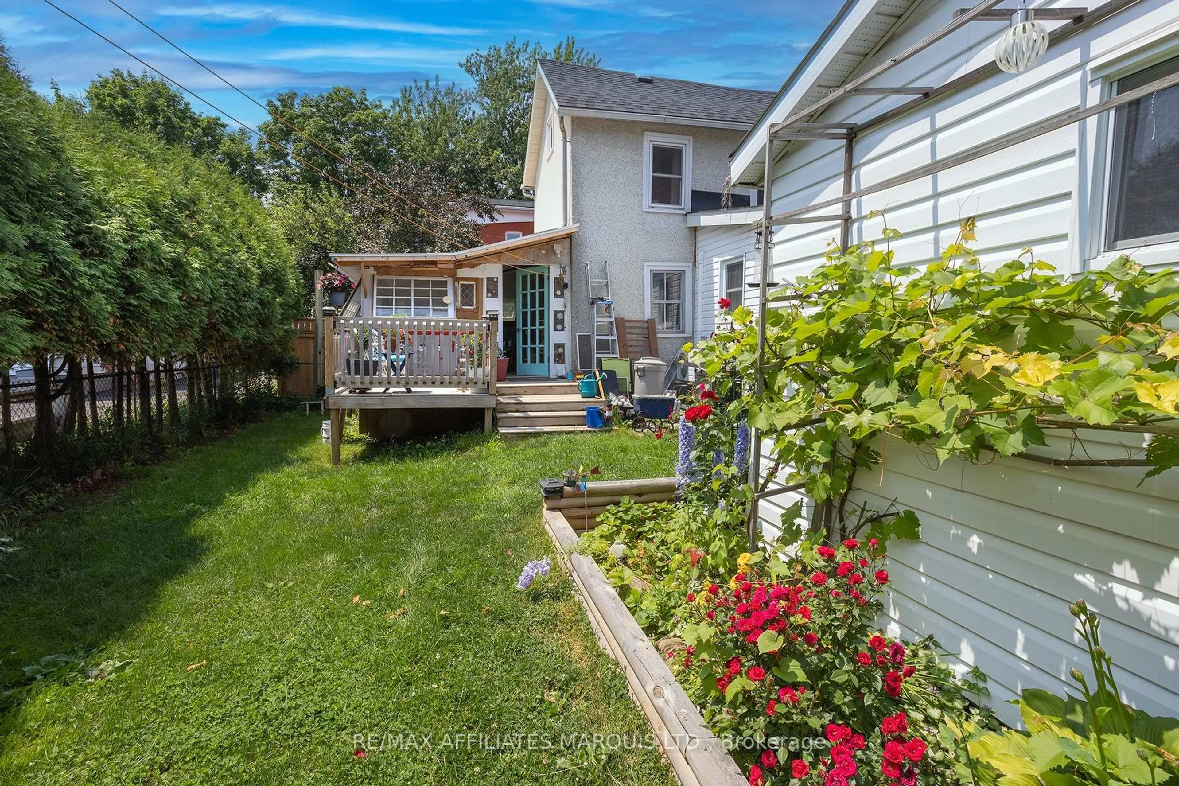 Patio, street for 51 Lakeshore Dr, South Dundas Ontario K0C 1X0