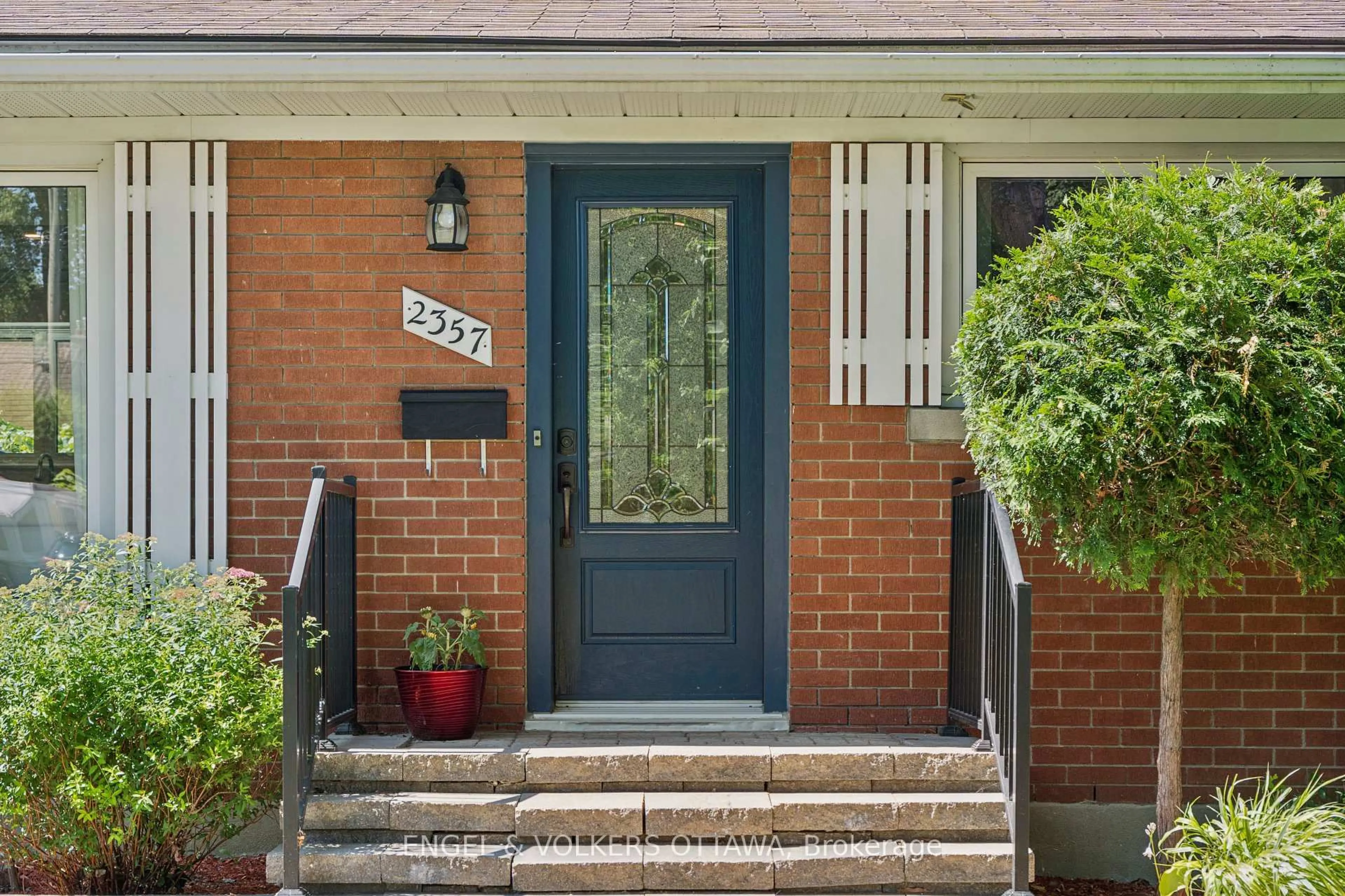 Home with brick exterior material, street for 2357 Sheldon Ave, Ottawa Ontario K2C 1K4