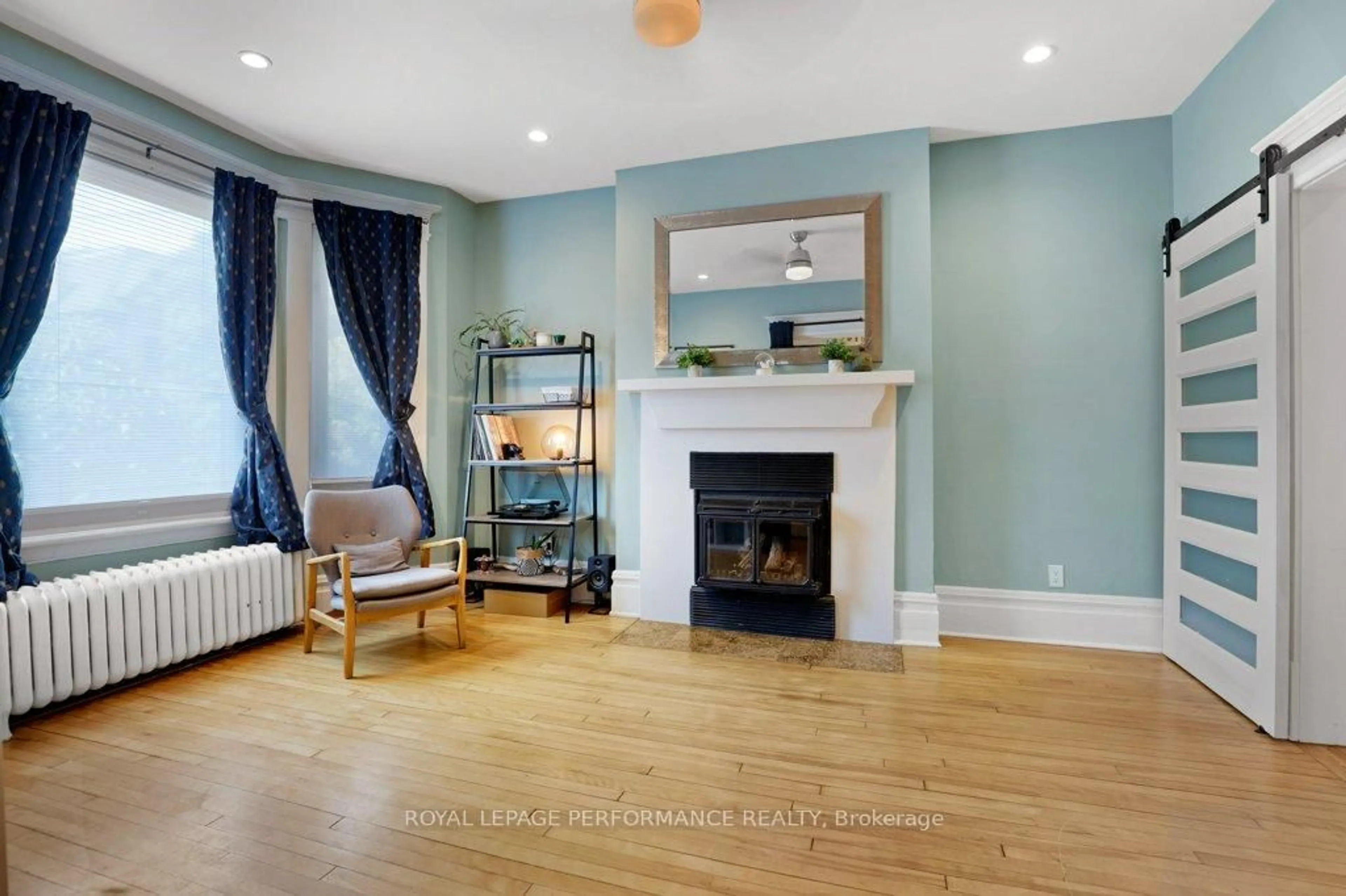 Living room with furniture, unknown for 50 Delaware Ave, Ottawa Ontario K2P 0Z3