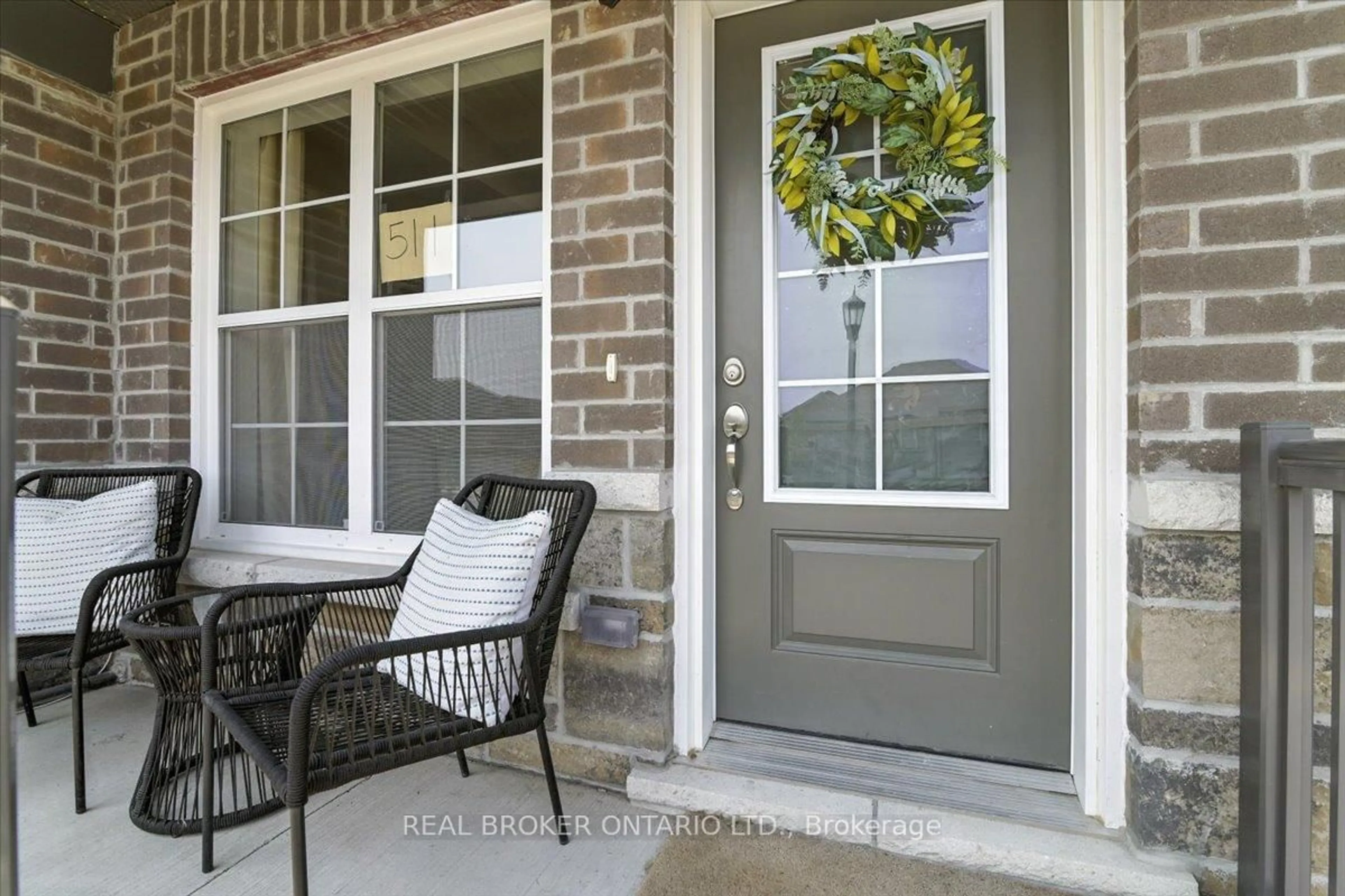 Indoor entryway for 511 Hayward St, Cobourg Ontario K9A 1M6