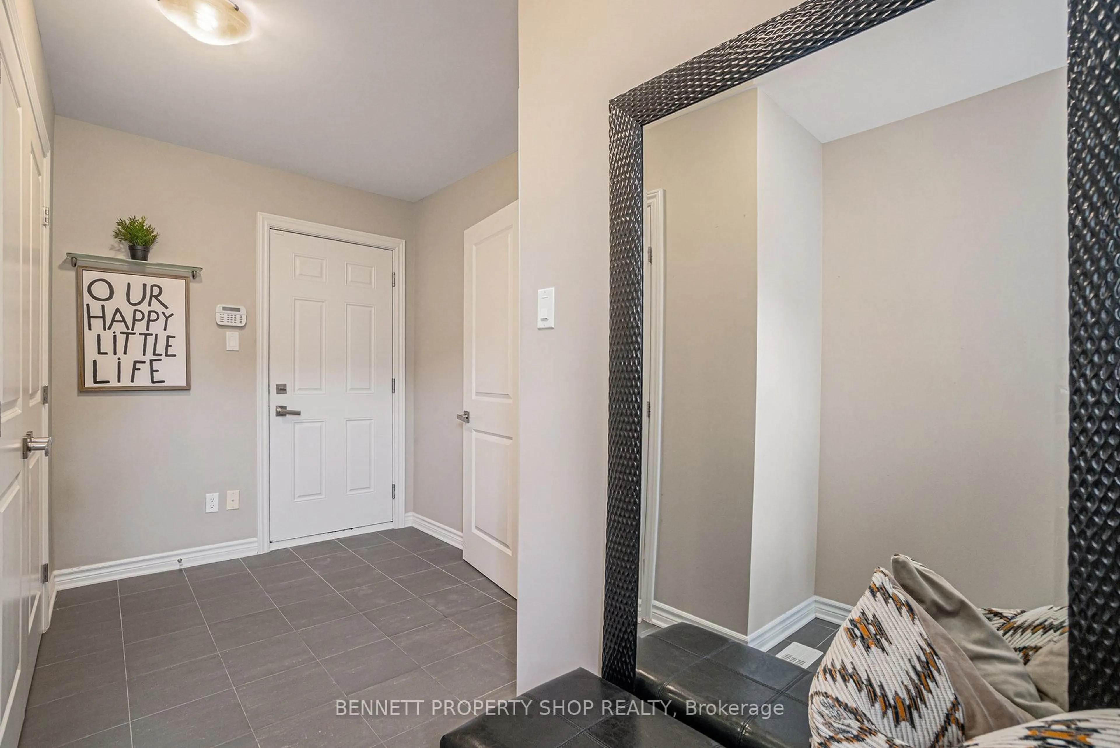 Indoor entryway for 1870 Maple Grove Rd, Ottawa Ontario K2S 0W3