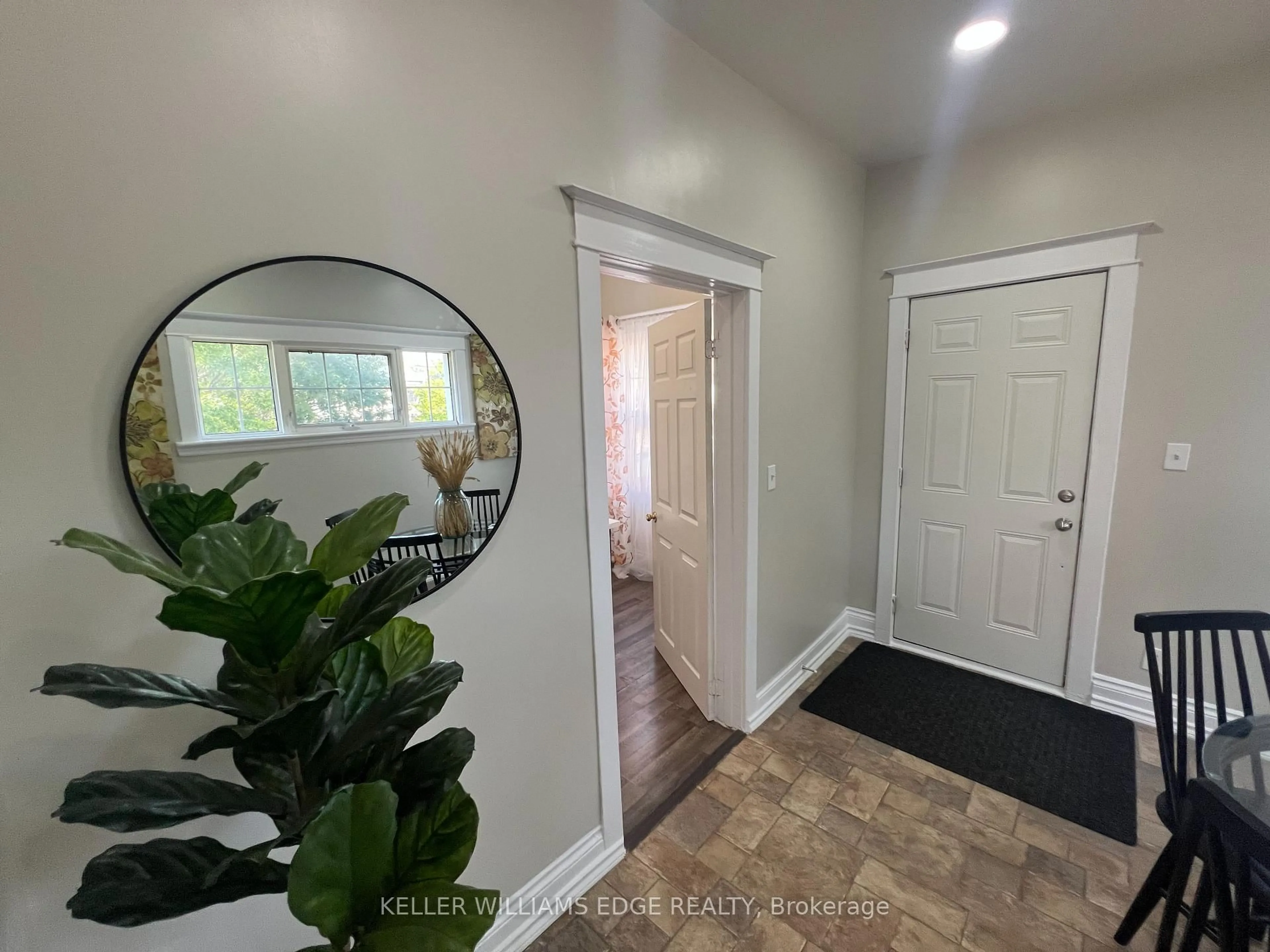 Indoor entryway for 56 Garside Ave, Hamilton Ontario L8H 4W2
