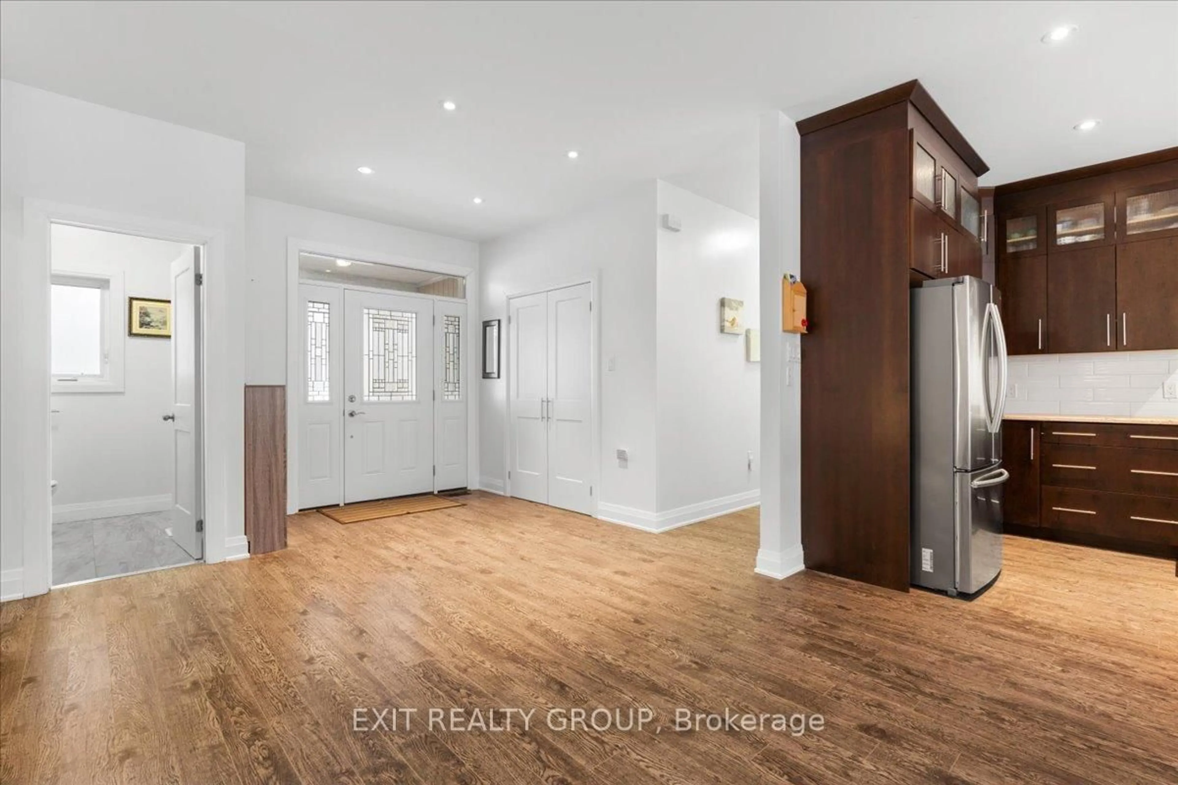 Indoor entryway for 90 Timberland Dr, Trent Hills Ontario K0L 1Z0