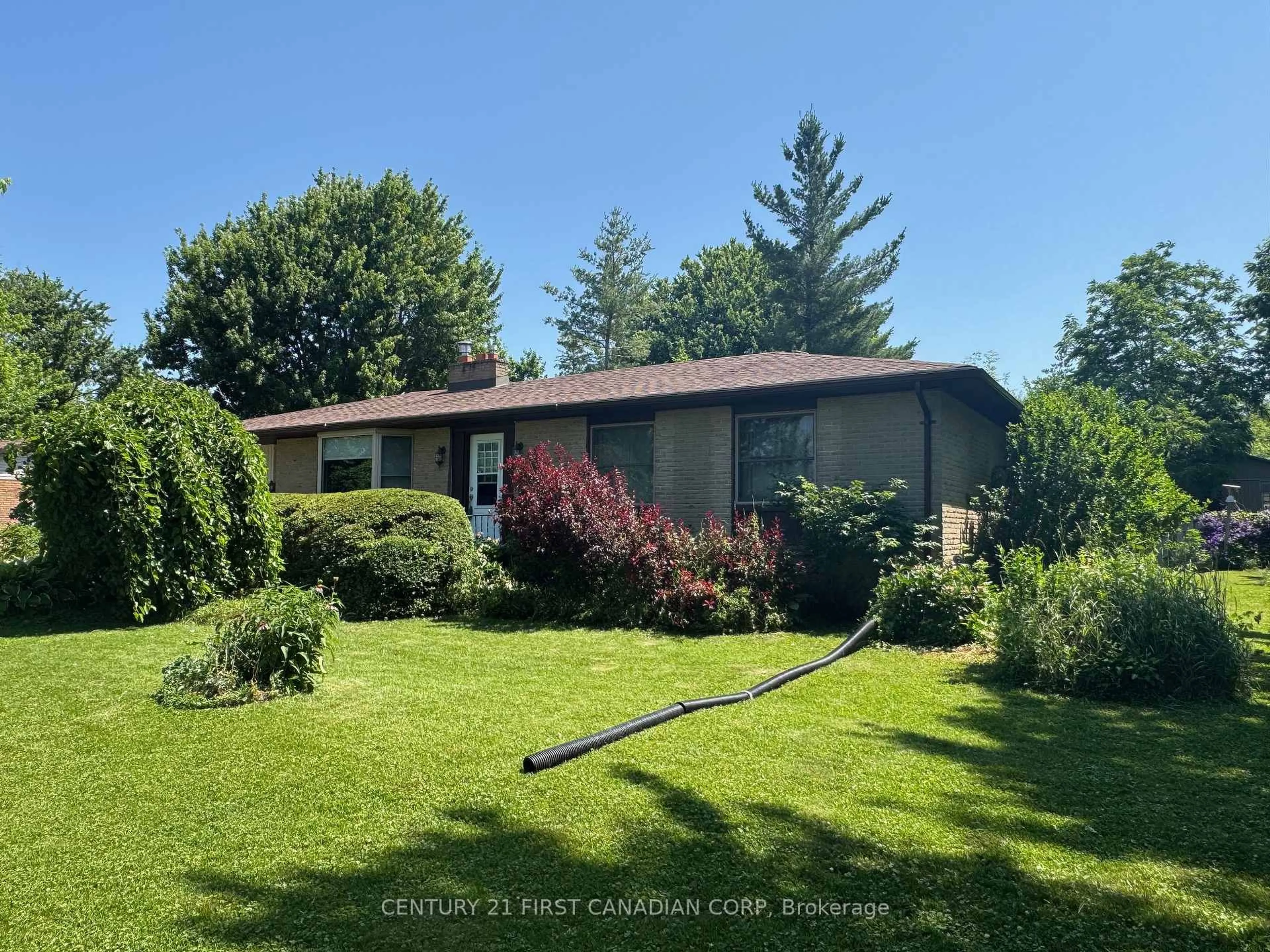 Home with vinyl exterior material, water/lake/river/ocean view for 34314 Denfield Rd, Lucan Biddulph Ontario N0M 2J0