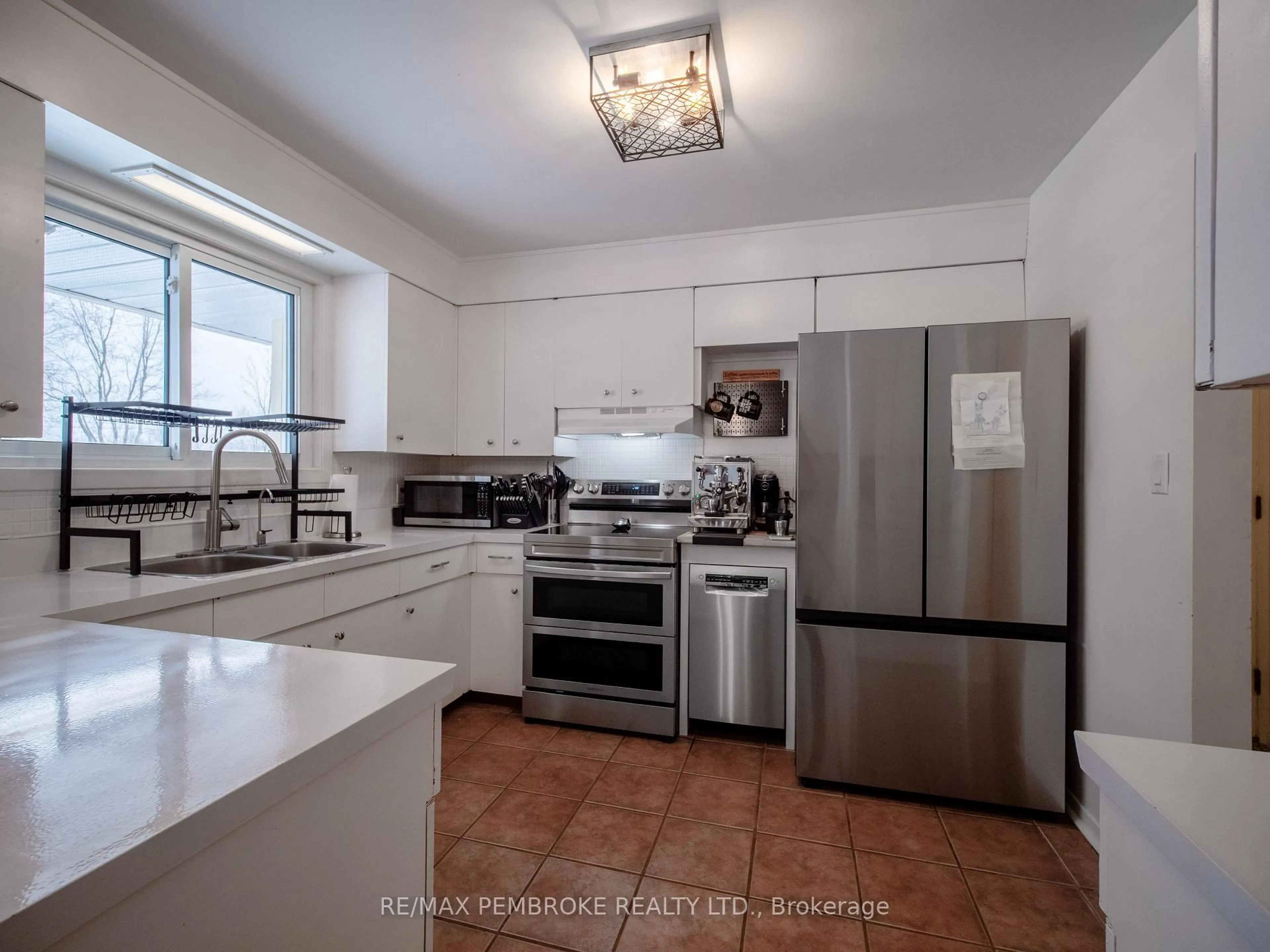 Standard kitchen, unknown for 148 Forest Lea Rd, Pembroke Ontario K8A 7S9