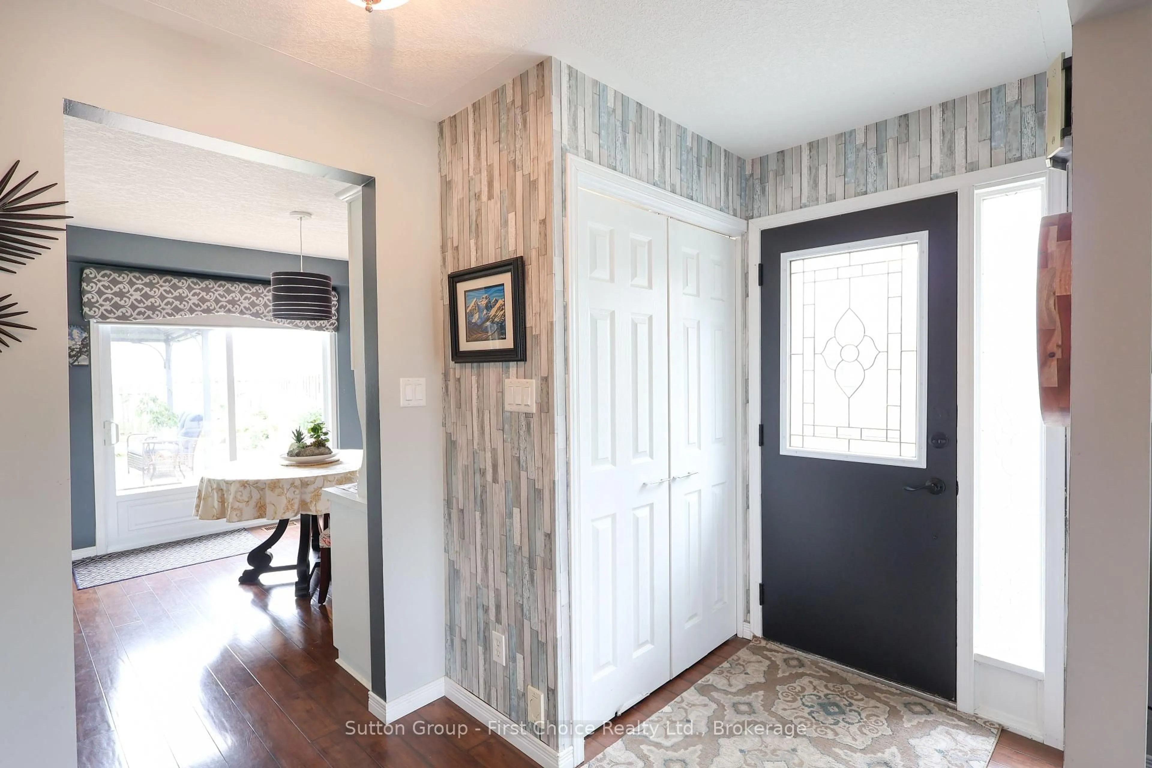 Indoor entryway for 123 Forman Ave, Stratford Ontario N5A 7B9