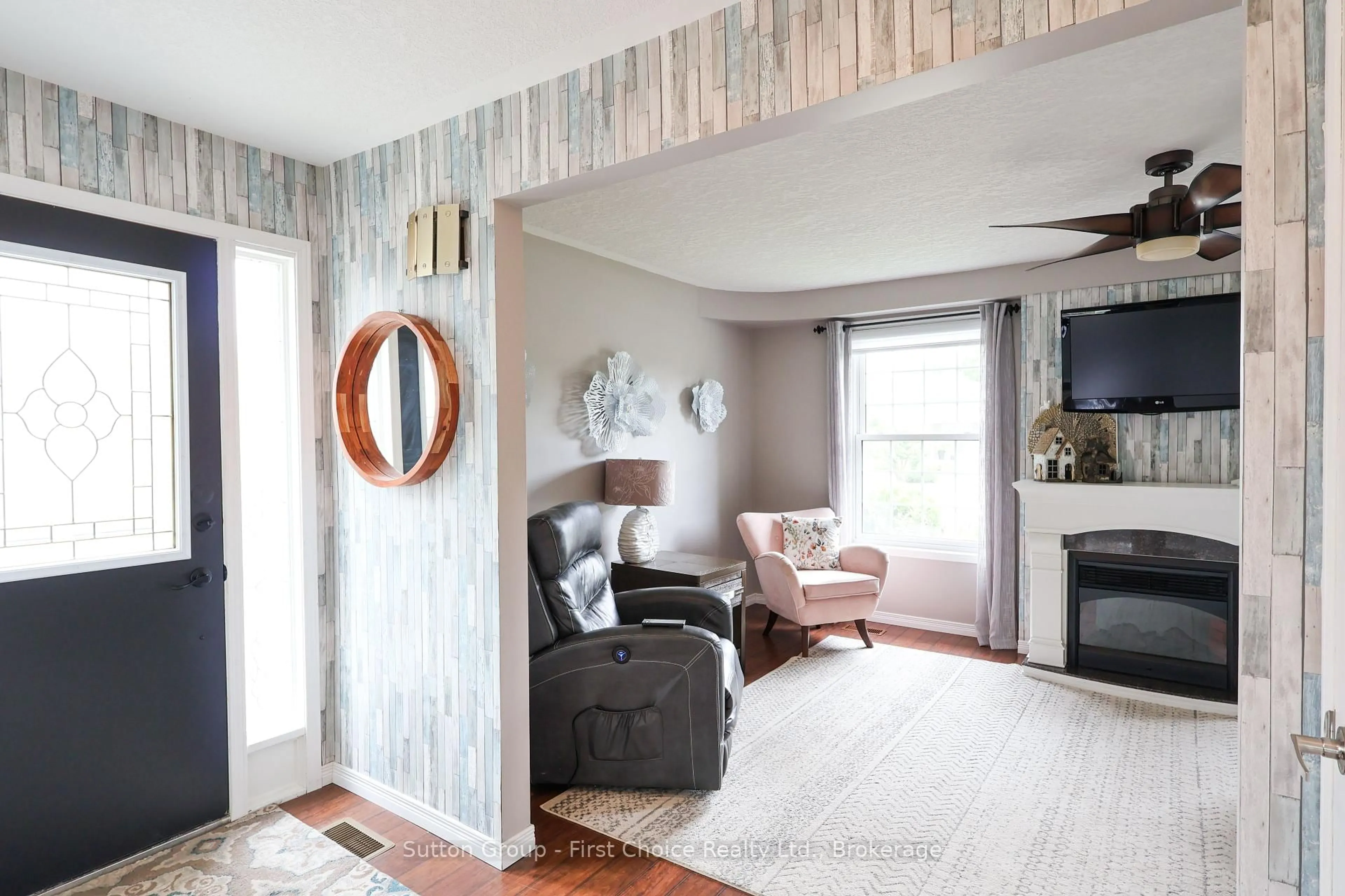 Living room with furniture, unknown for 123 Forman Ave, Stratford Ontario N5A 7B9