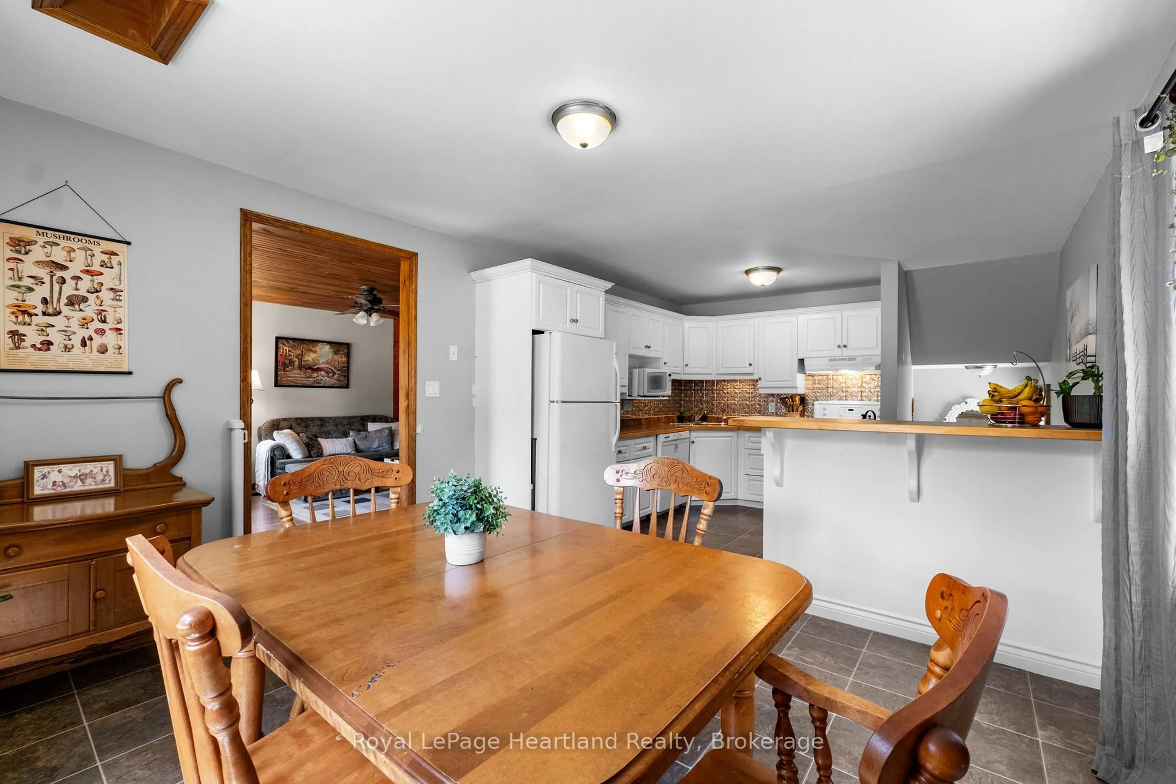 Open concept kitchen, unknown for 38480 Blyth Rd, Ashfield-Colborne-Wawanosh Ontario N0M 1E0