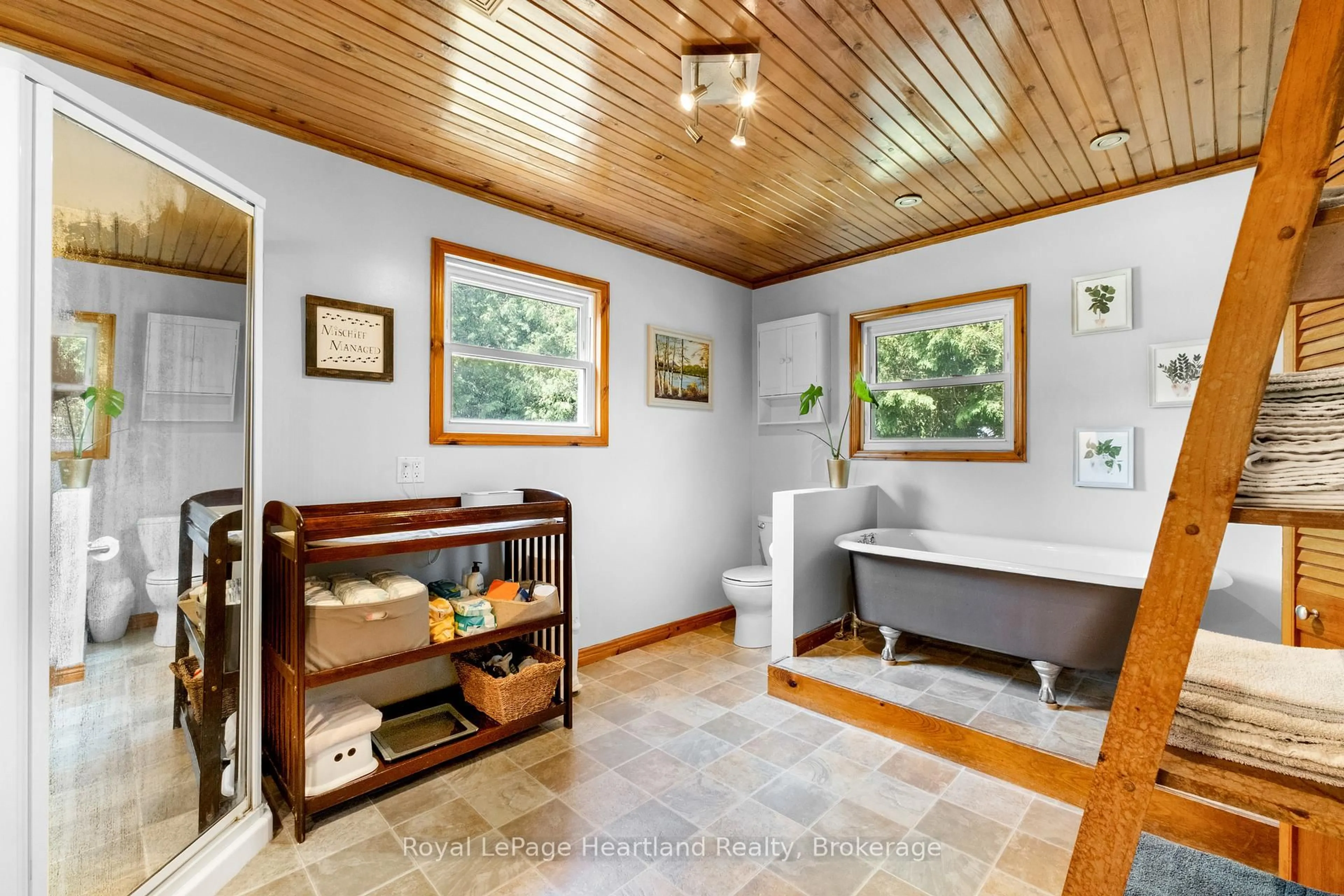 Standard bathroom, ceramic/tile floor for 38480 Blyth Rd, Ashfield-Colborne-Wawanosh Ontario N0M 1E0