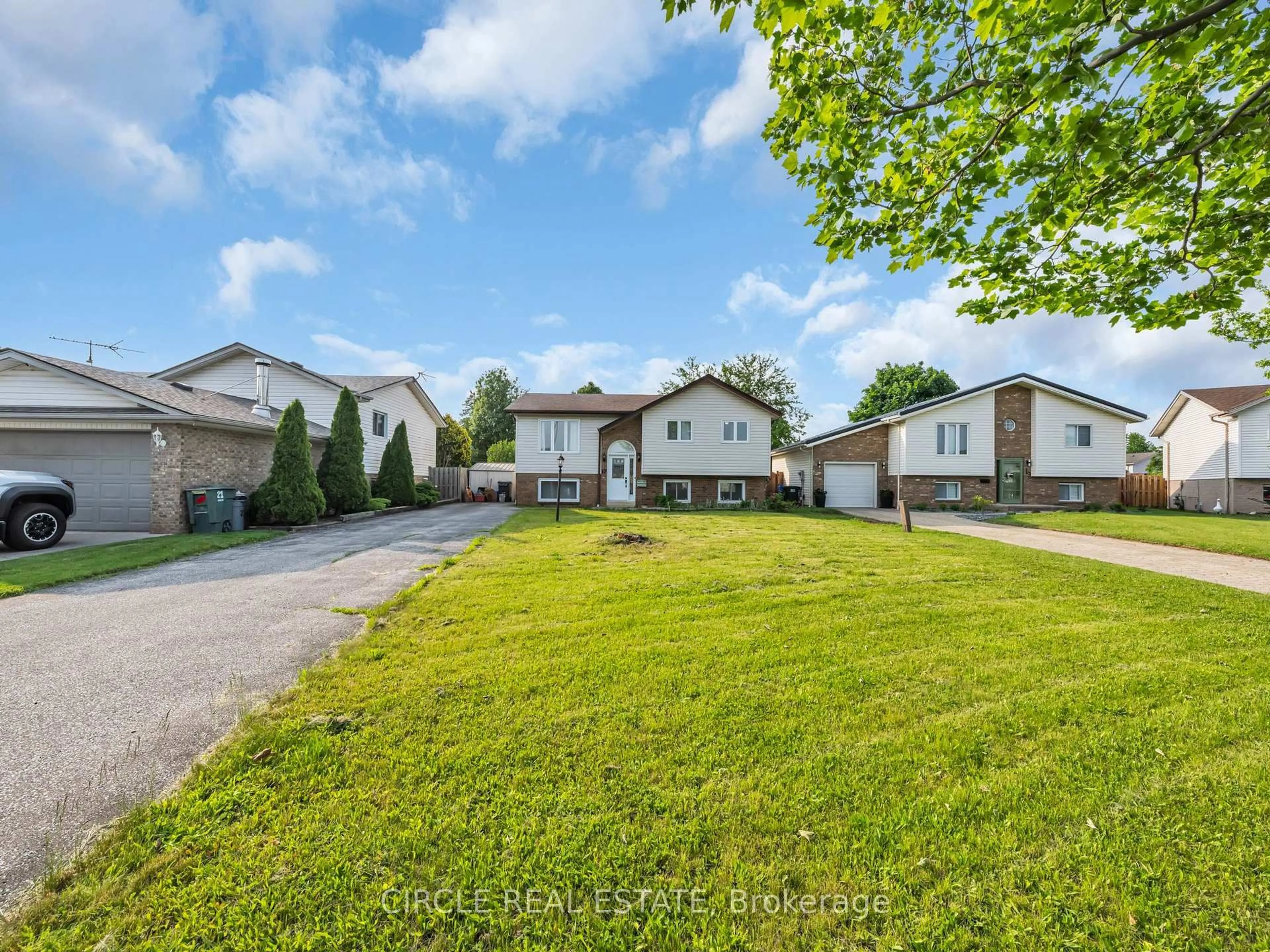 A pic from outside/outdoor area/front of a property/back of a property/a pic from drone, street for 178 Harvey St, Essex Ontario N8M 2E7