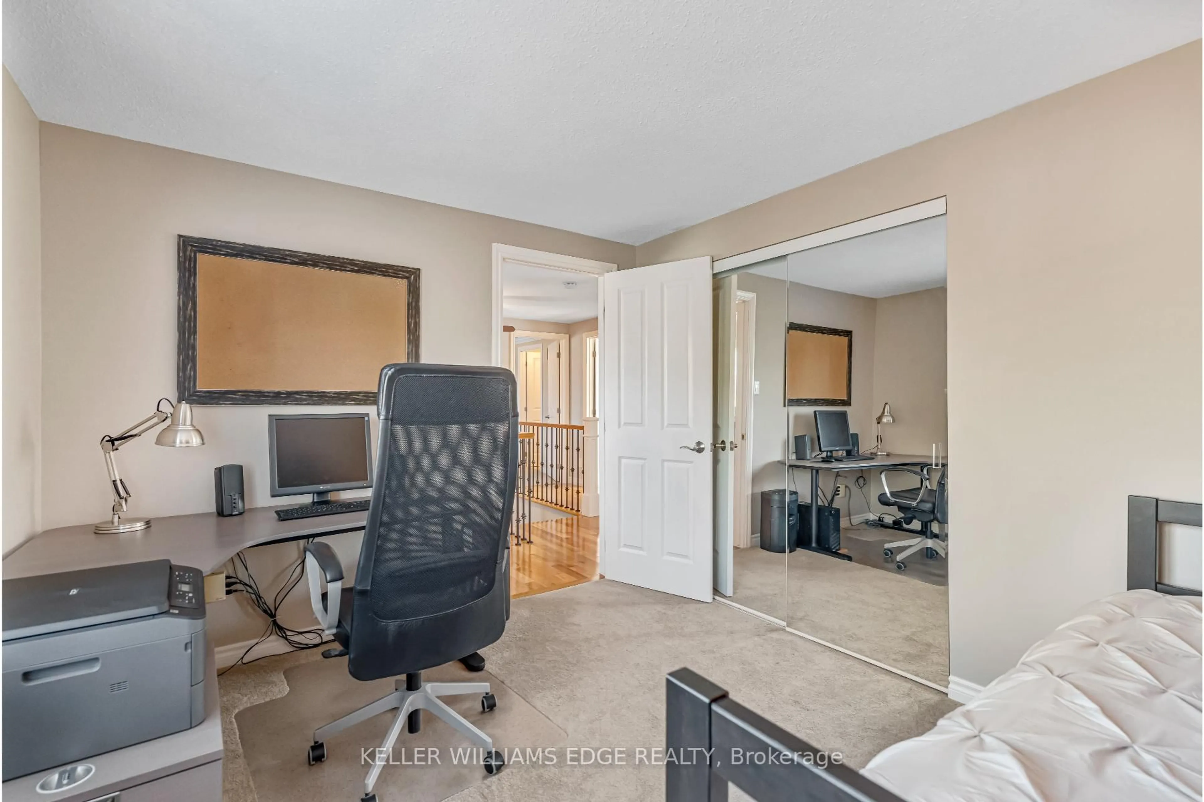 A pic of a room for 11 Riley St, Hamilton Ontario L9H 7C6