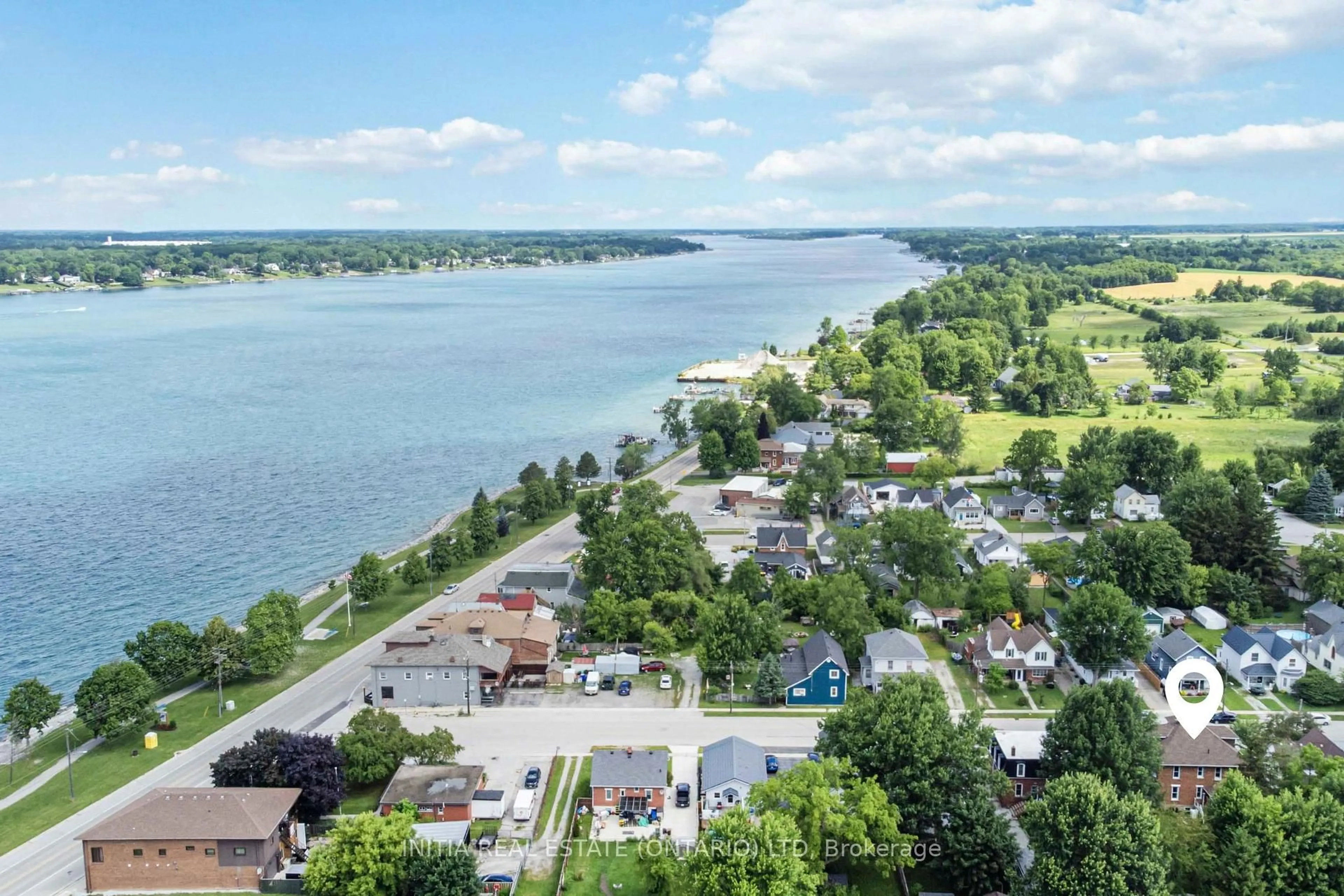 A pic from outside/outdoor area/front of a property/back of a property/a pic from drone, water/lake/river/ocean view for 53 Main St, St. Clair Ontario N0N 1H0